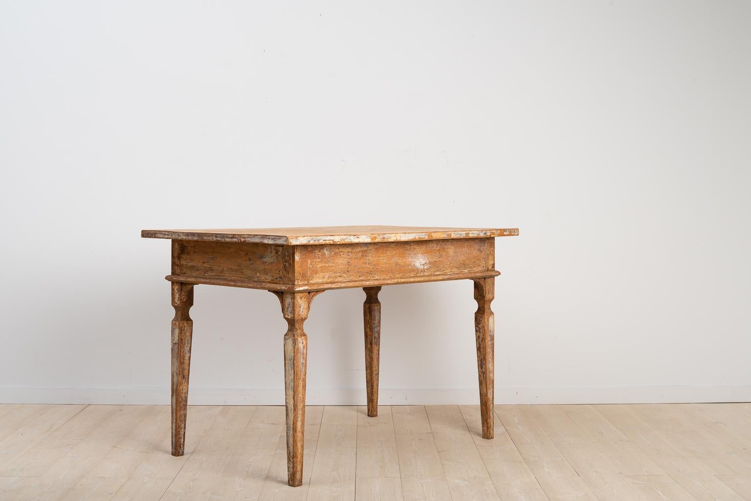 19th Century Gustavian Styled Folk Art Table In Good Condition In Kramfors, SE