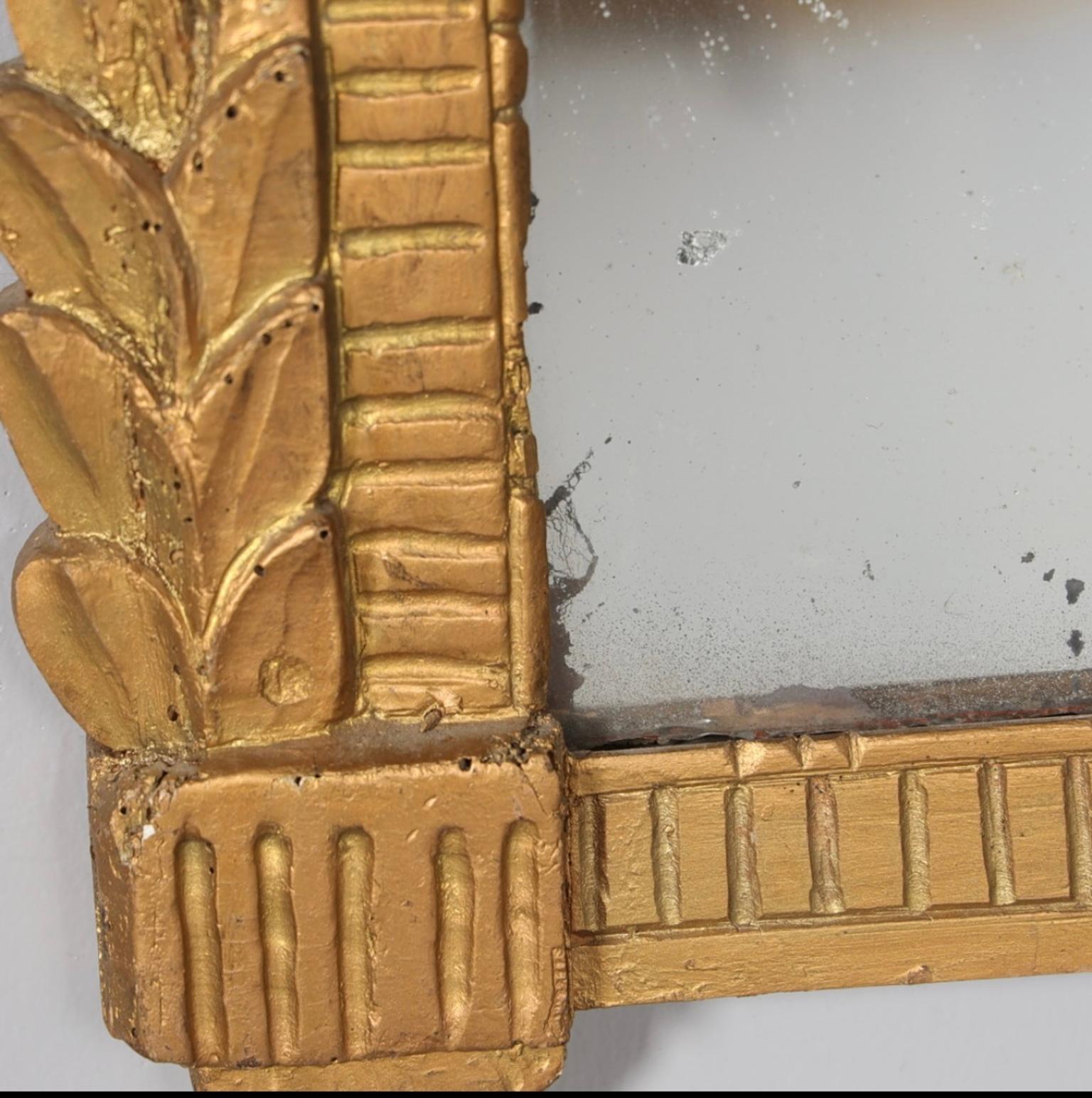 Specchio da parete Gustavskiano del XIX secolo in legno dorato e intagliato in vendita 8
