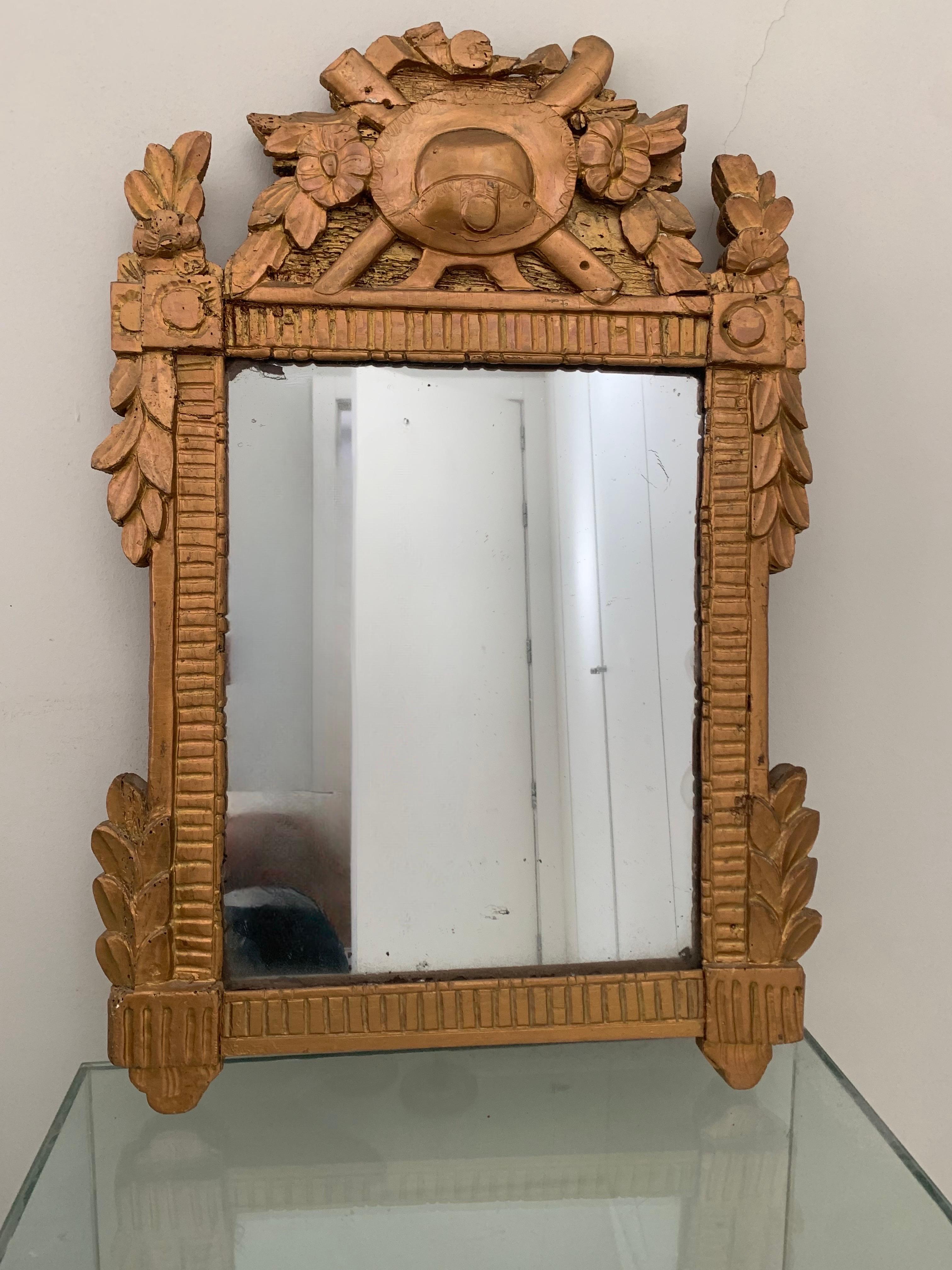 Specchio da parete Gustavskiano del XIX secolo in legno dorato e intagliato in vendita 9