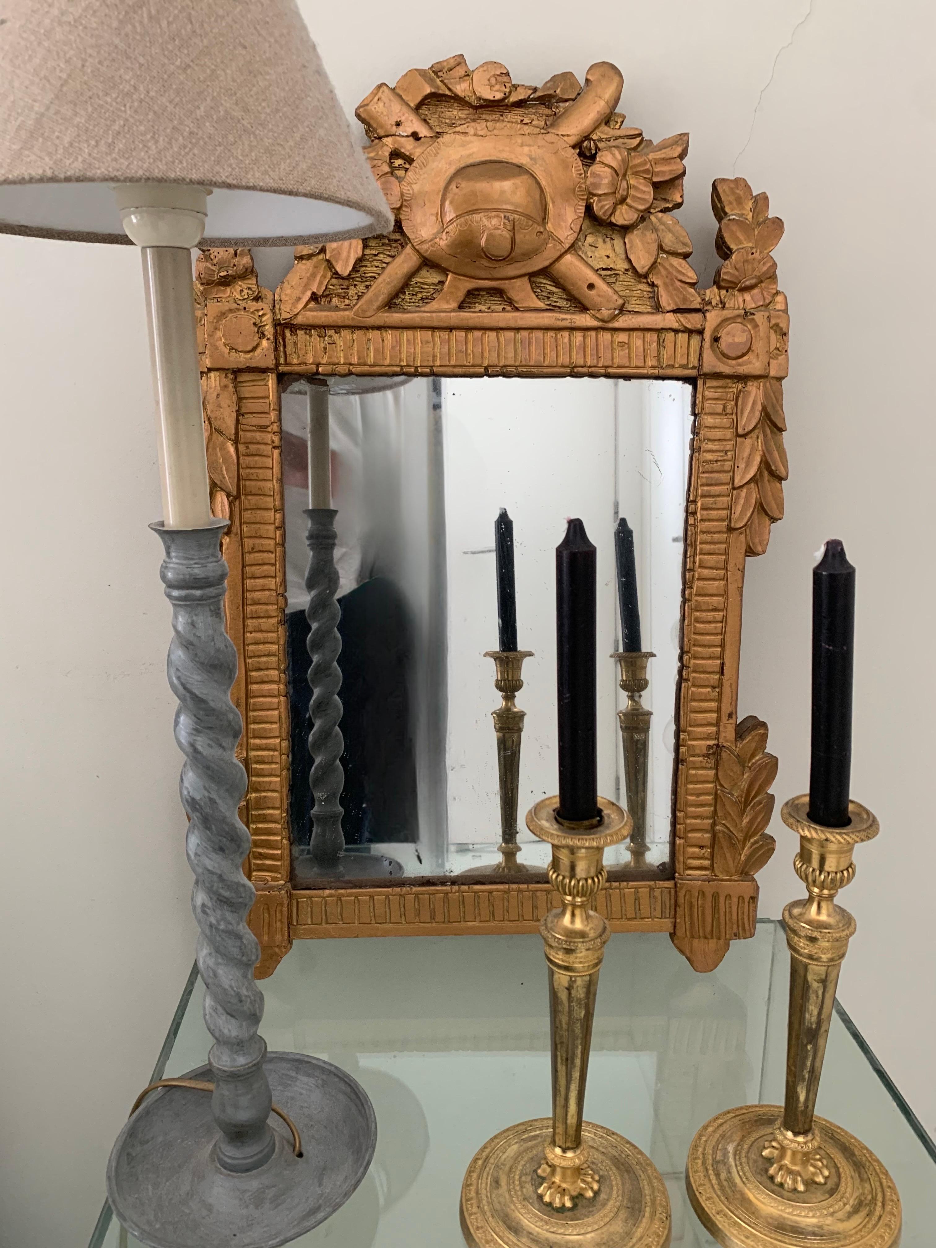 Specchio da parete Gustavskiano del XIX secolo in legno dorato e intagliato in vendita 10