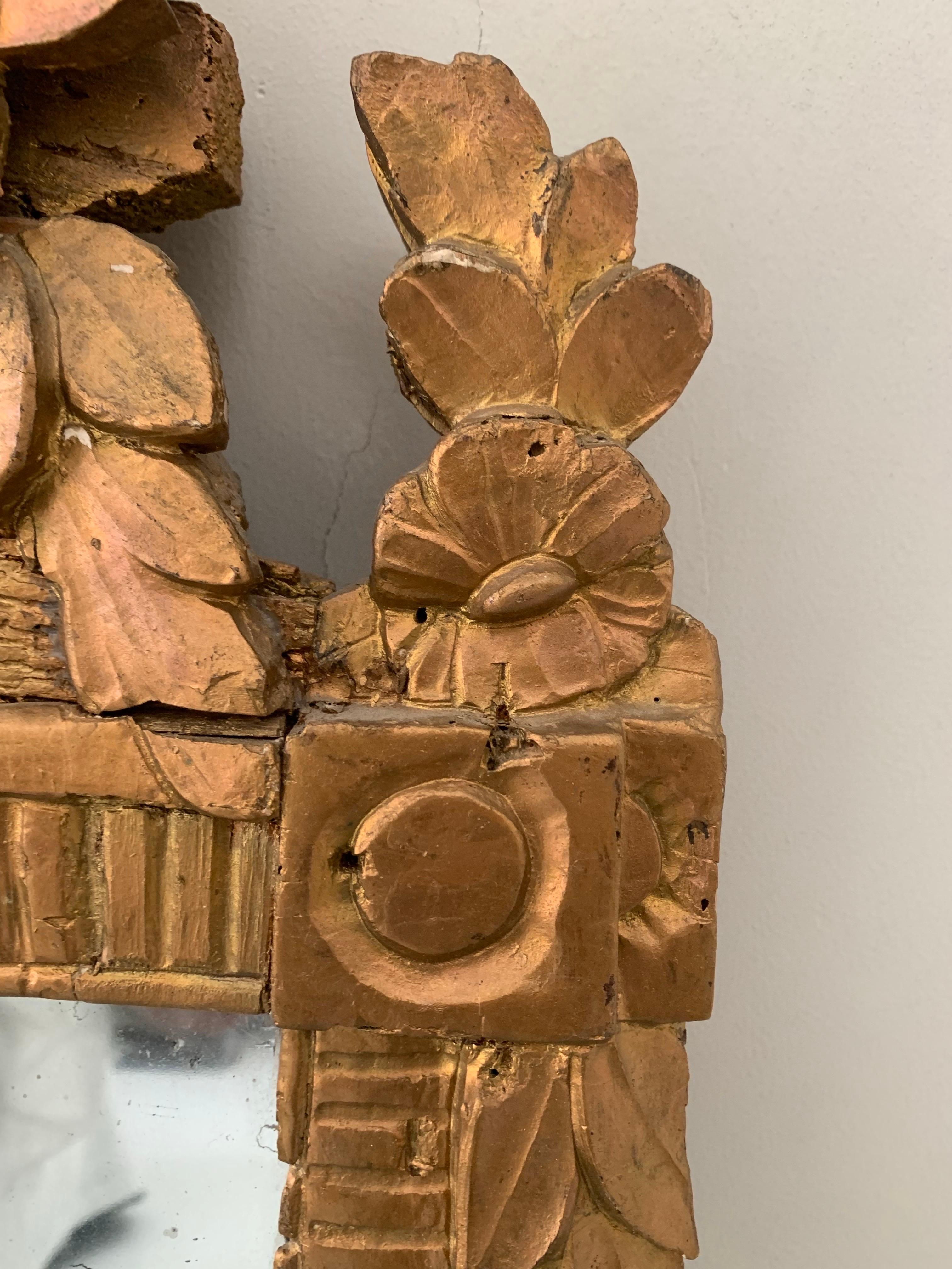 Gustaviano Specchio da parete Gustavskiano del XIX secolo in legno dorato e intagliato in vendita
