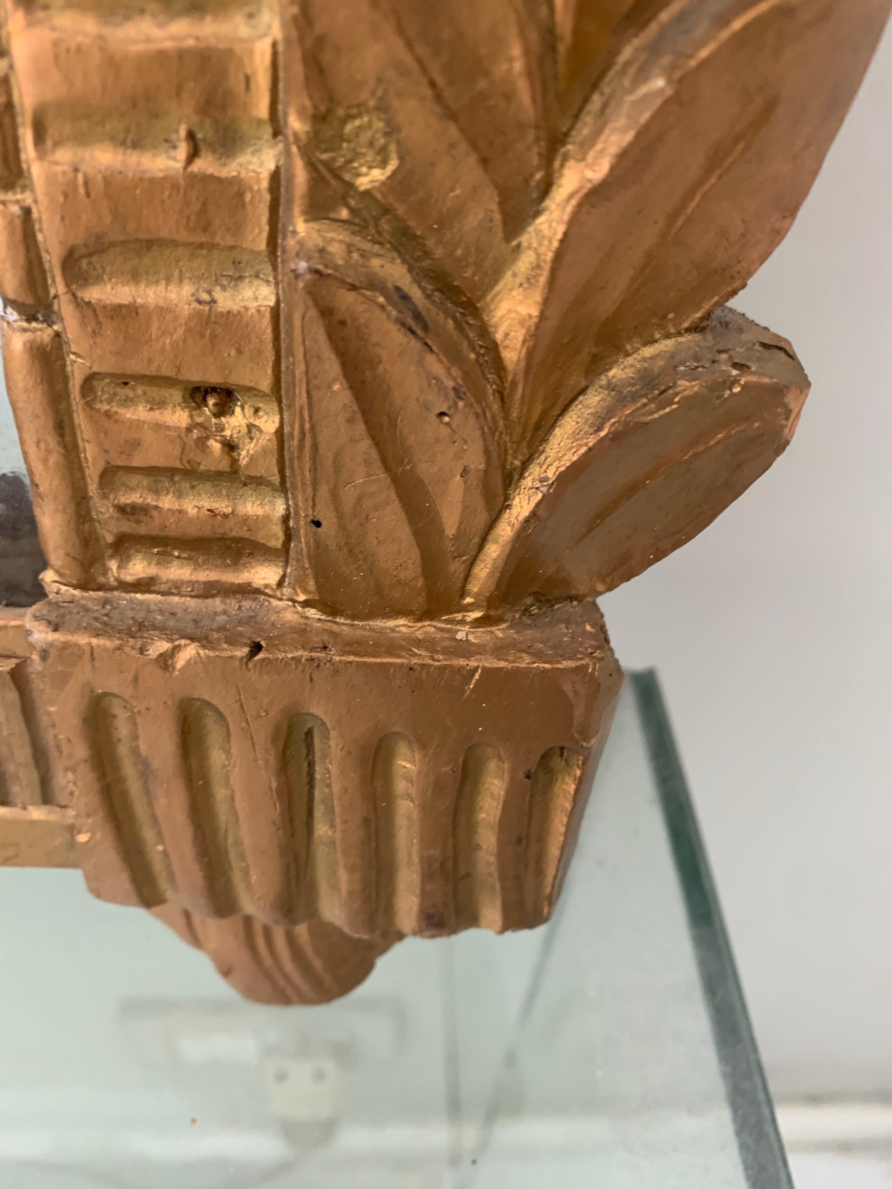 Svedese Specchio da parete Gustavskiano del XIX secolo in legno dorato e intagliato in vendita