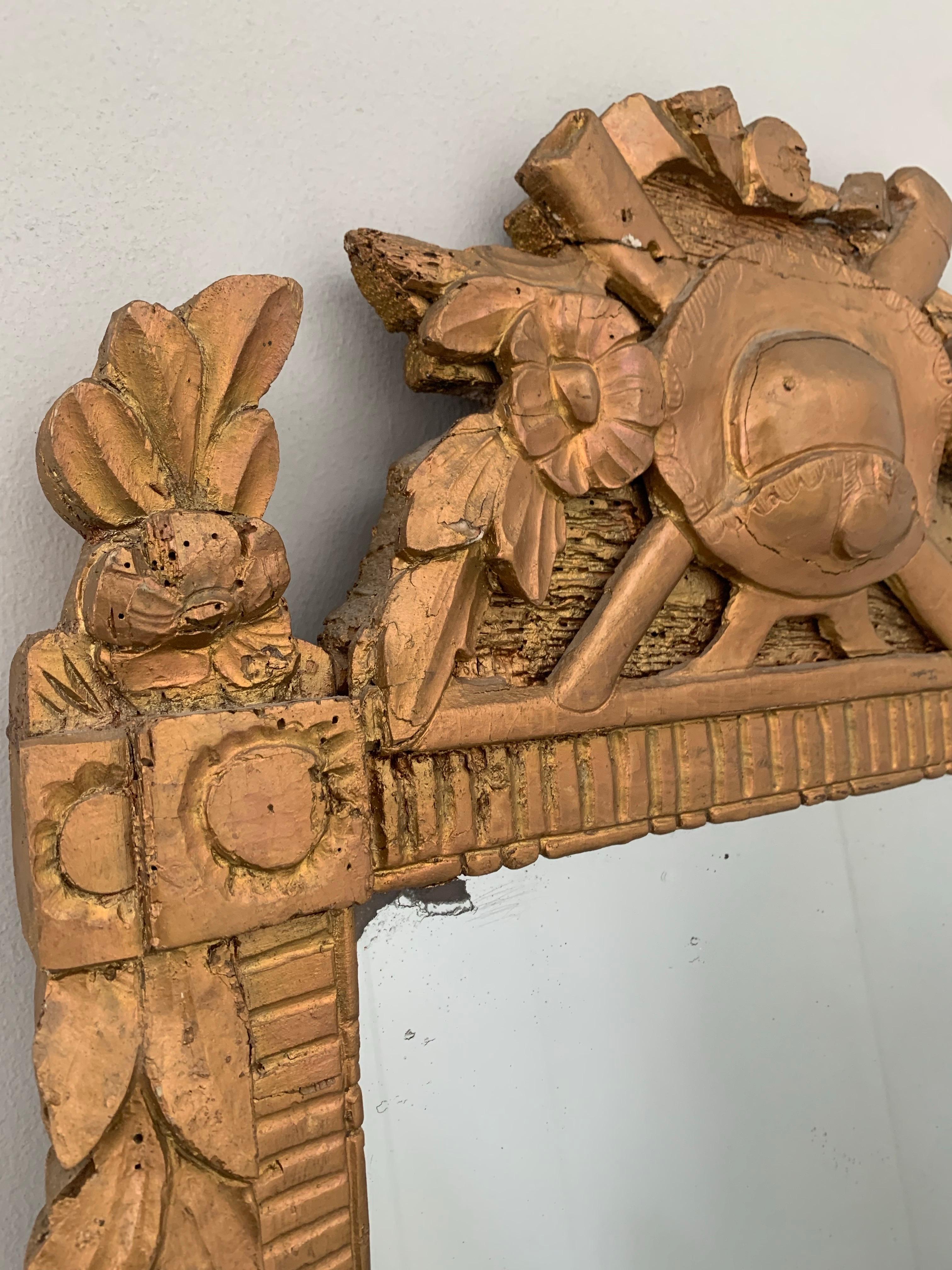 Vetro Specchio da parete Gustavskiano del XIX secolo in legno dorato e intagliato in vendita