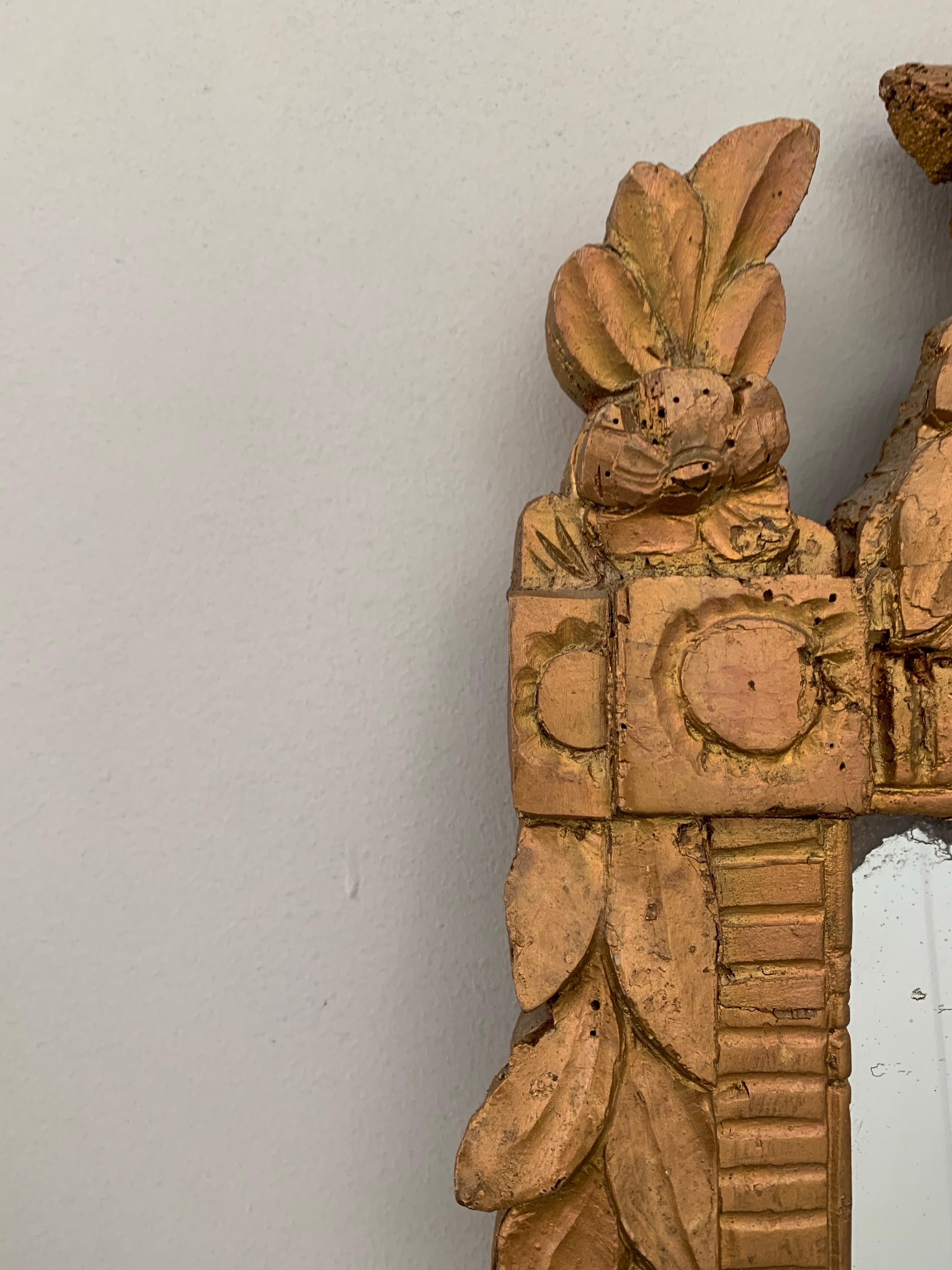 Specchio da parete Gustavskiano del XIX secolo in legno dorato e intagliato in vendita 1