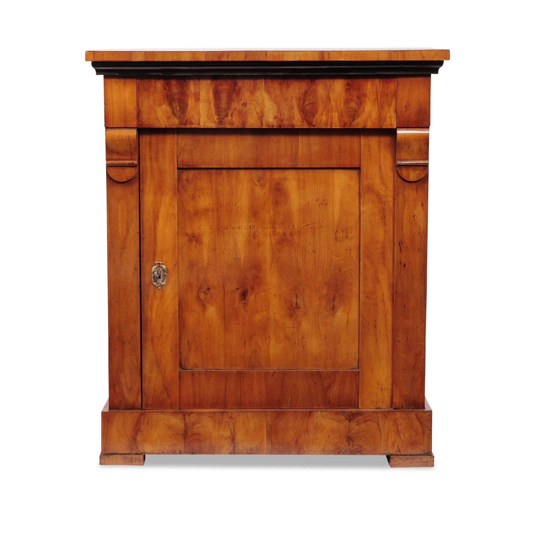 Impiallacciato Mezzo armadio del XIX secolo, Biedermeier, Renania, circa 1815/20 ciliegio in vendita