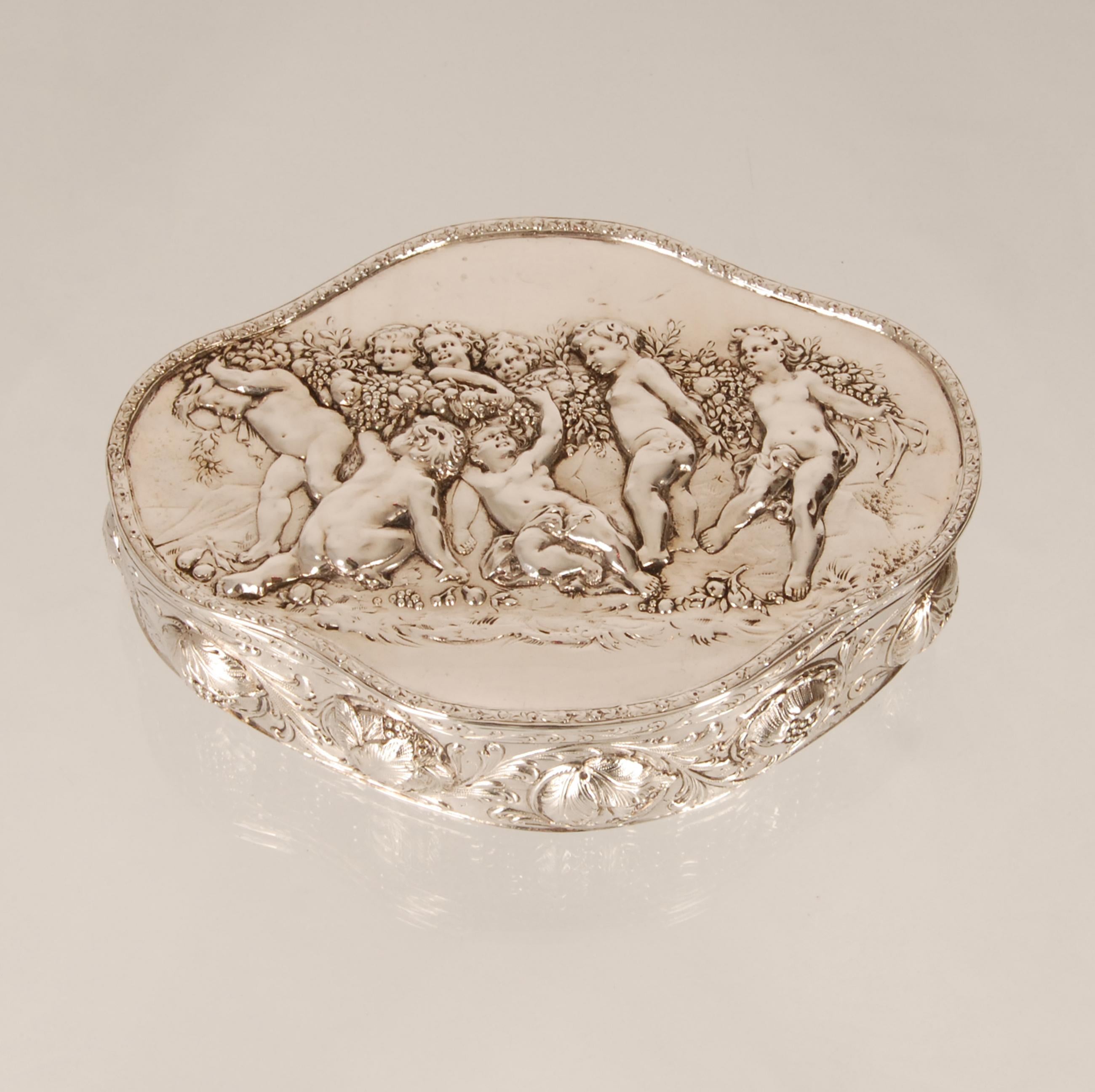 A 19th century Hanau sterling silver presentation box or jewelry box with hinged cover.
Large 800 silver box of quatrefoil form, impressive weight and a richly gilt interior
The cover finely chased with 8 Cherubs carrying a garland from fruits and