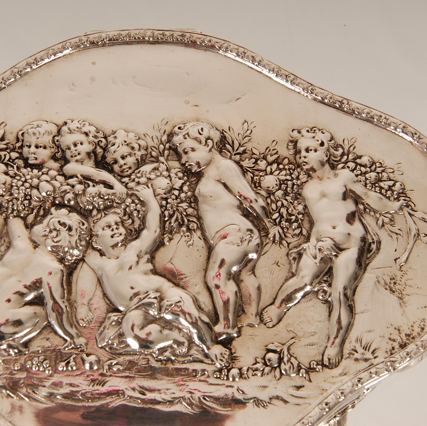 Hanau Silver Jewelry Box J.D.Schleissner and Sons Antique German Casket Putto In Good Condition For Sale In Wommelgem, VAN