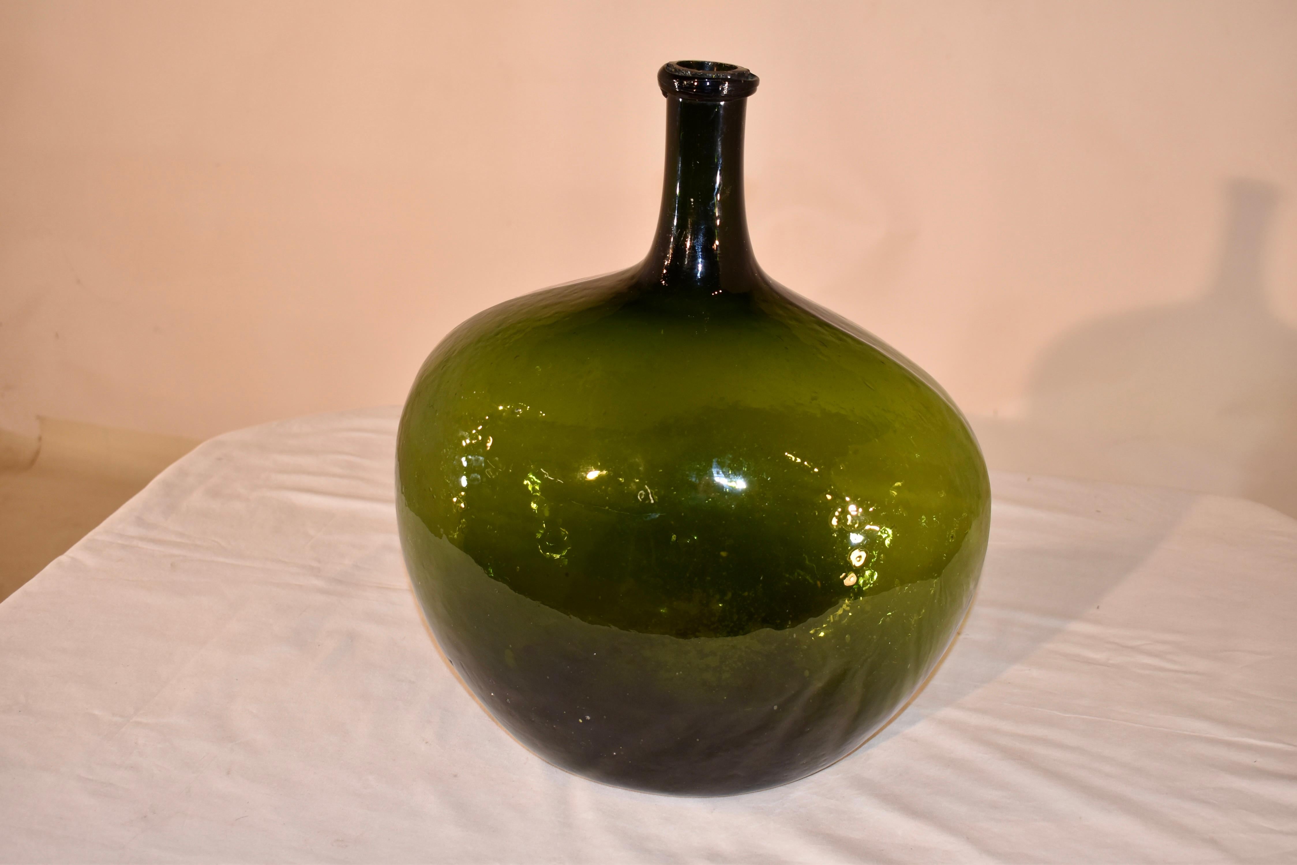 Bouteille Demijohn en verre vert soufflé à la main du 19e siècle Bon état - En vente à High Point, NC