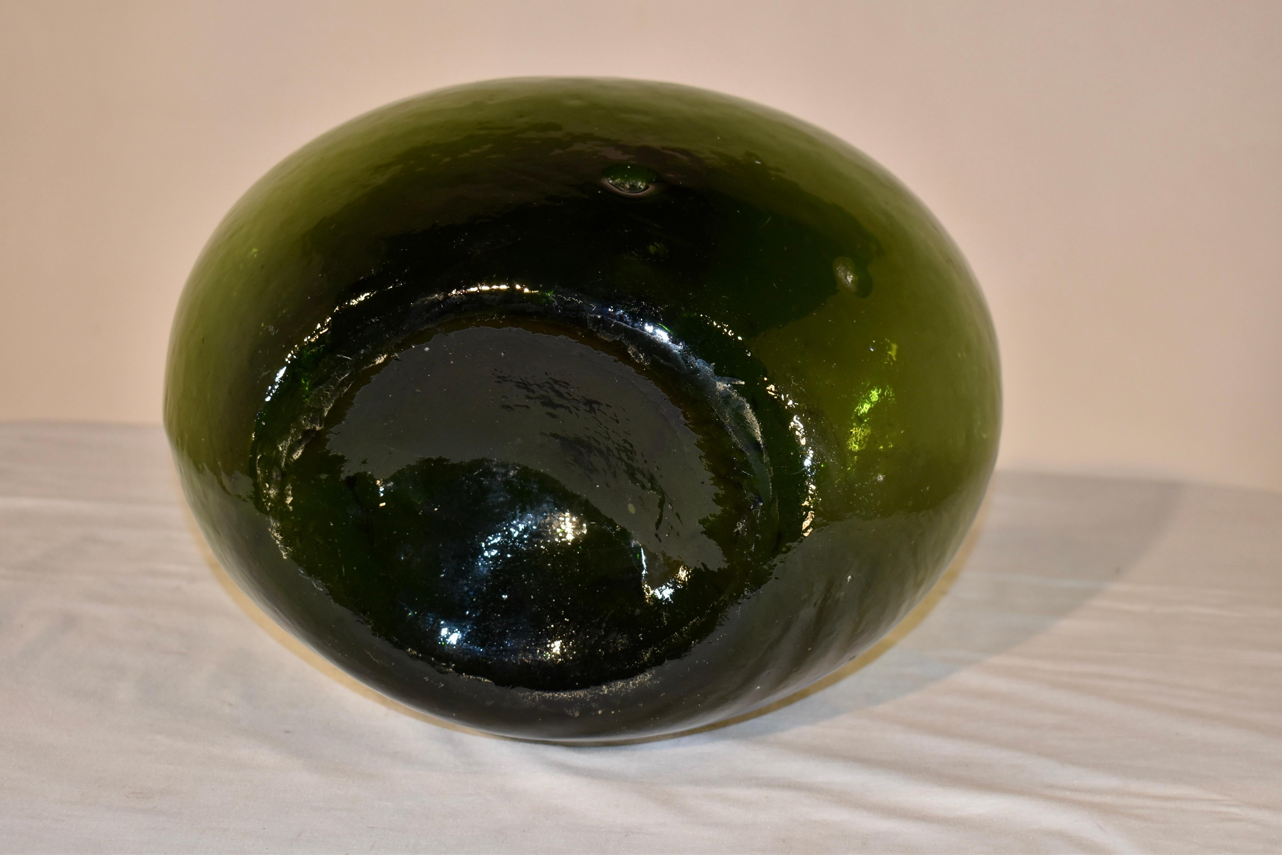 Verre brun Bouteille Demijohn en verre vert soufflé à la main du 19e siècle en vente