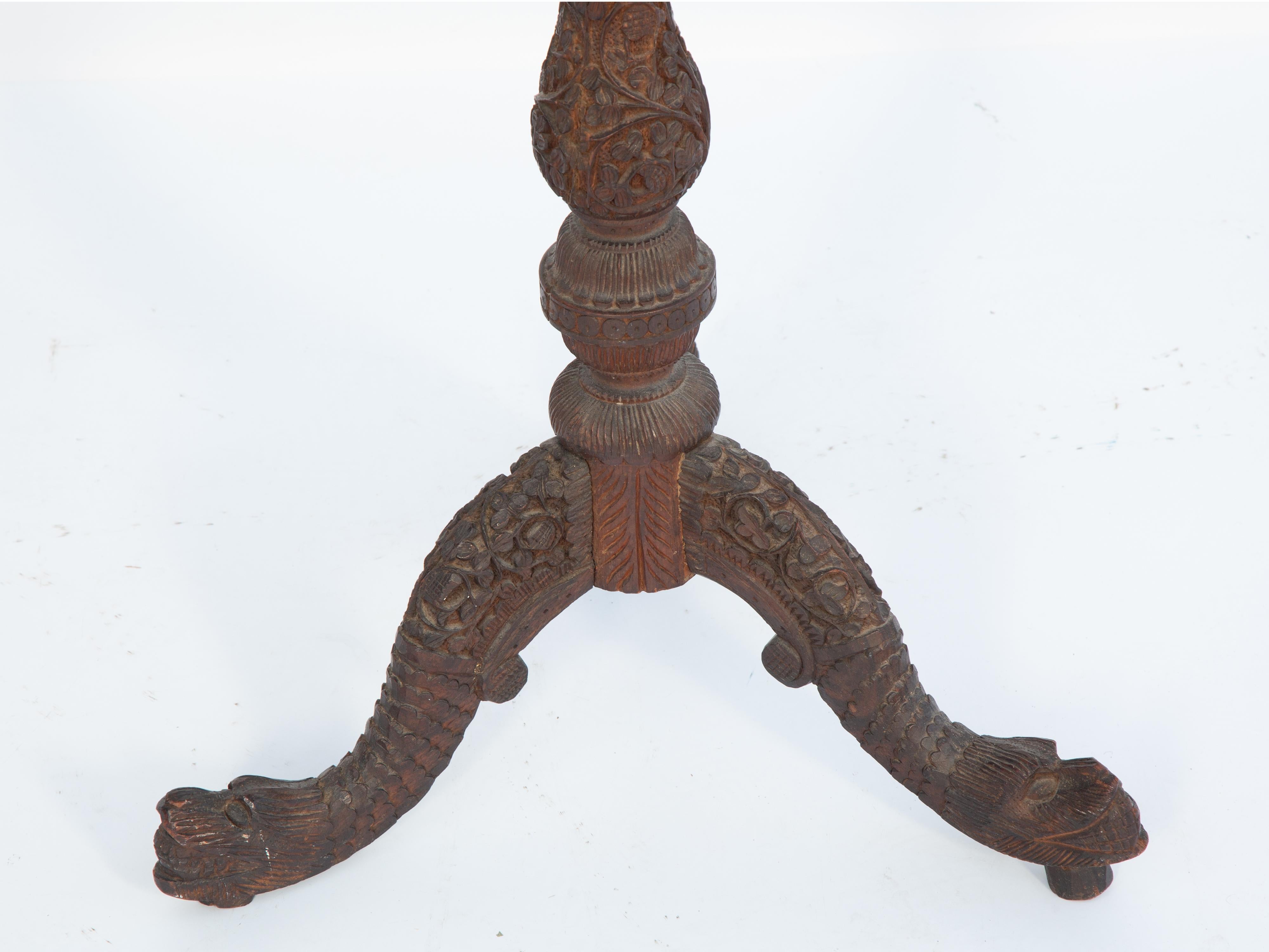 Asiatique Table d'appoint birmane du 19e siècle sculptée à la main en vente
