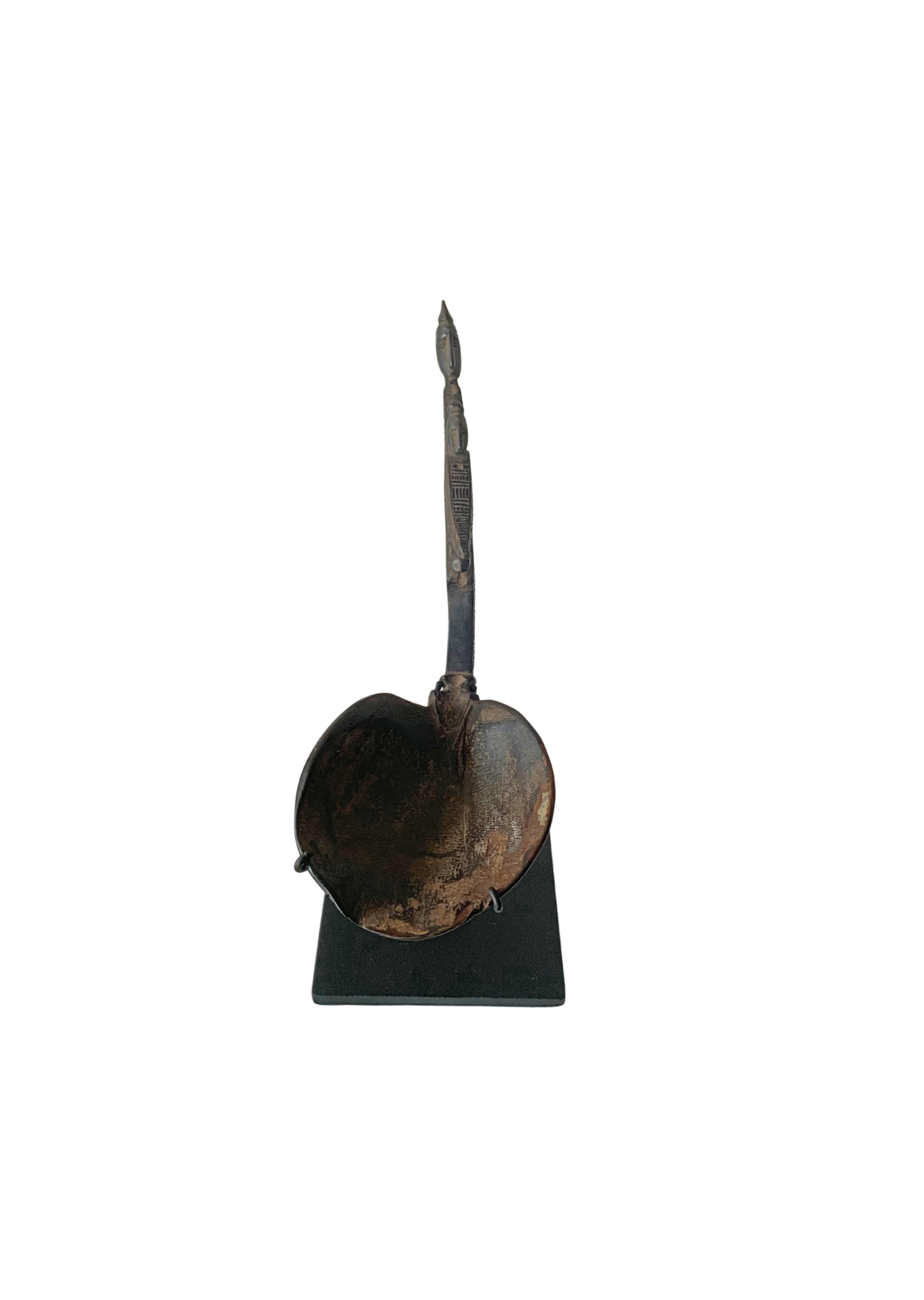 19th Century Hand-Carved Ceremonial Spoon From Timor, Indonesia In Good Condition In Jimbaran, Bali