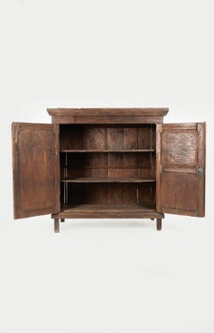Grande armoire indonésienne coloniale du 19e siècle sculptée à la main