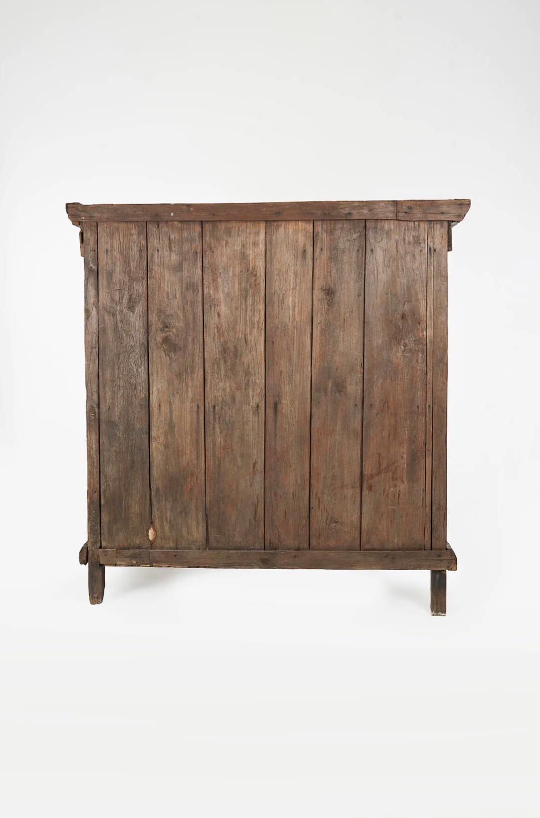 19th Century Hand Carved Colonial Indonesian Large Cupboard In Good Condition For Sale In BINNA BURRA, NSW