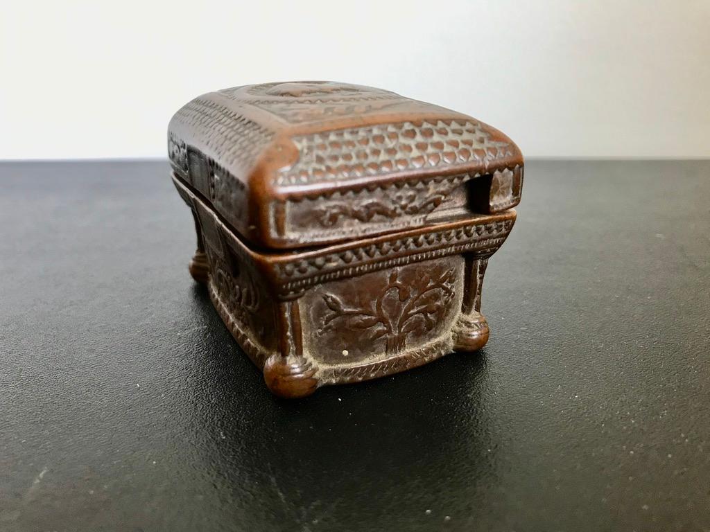 19th Century Hand Carved Coquilla Nut Tobacco Box In Good Condition In Stamford, CT