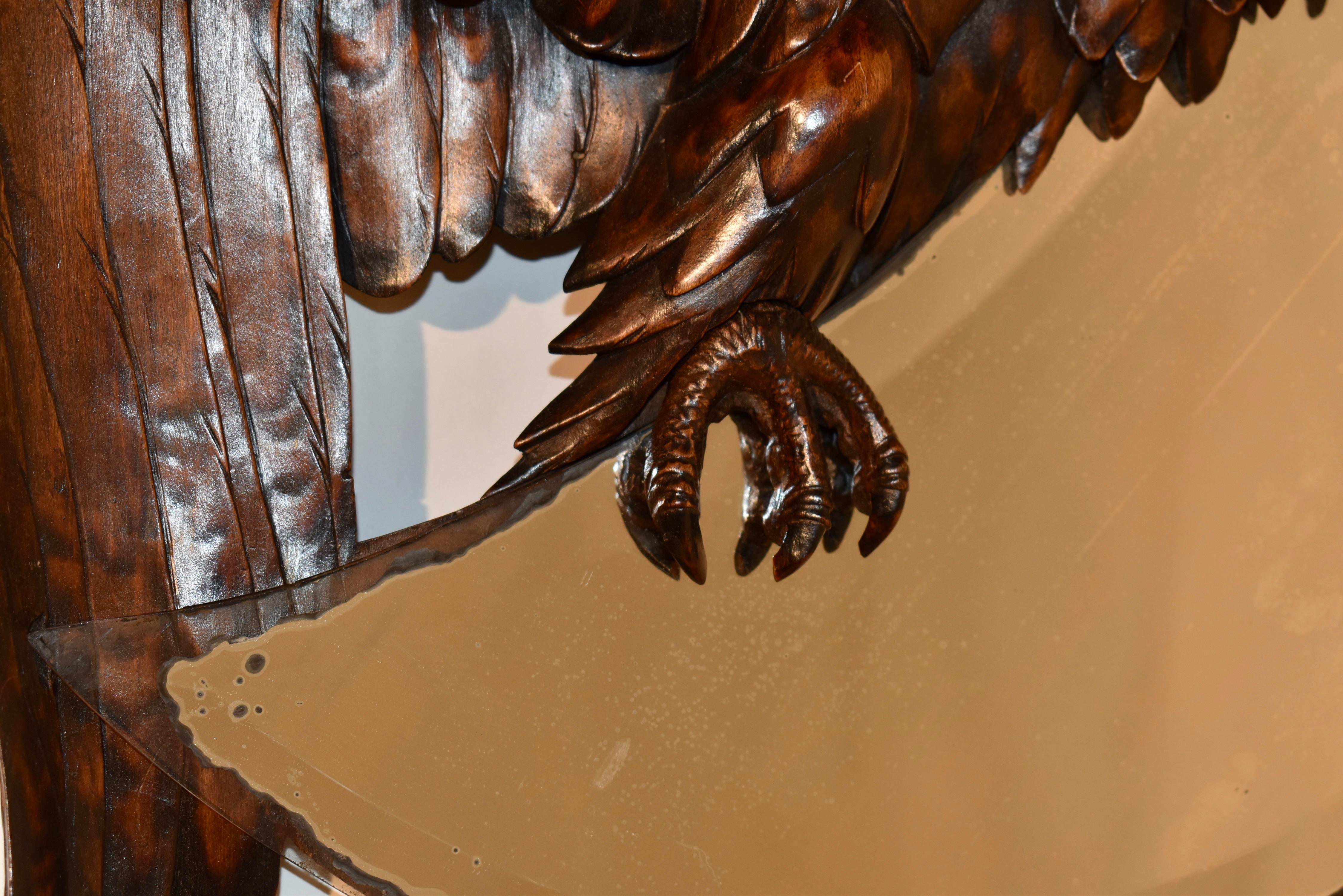 Miroir en forme d'aigle du XIXe siècle, sculpté à la main en France en vente 1