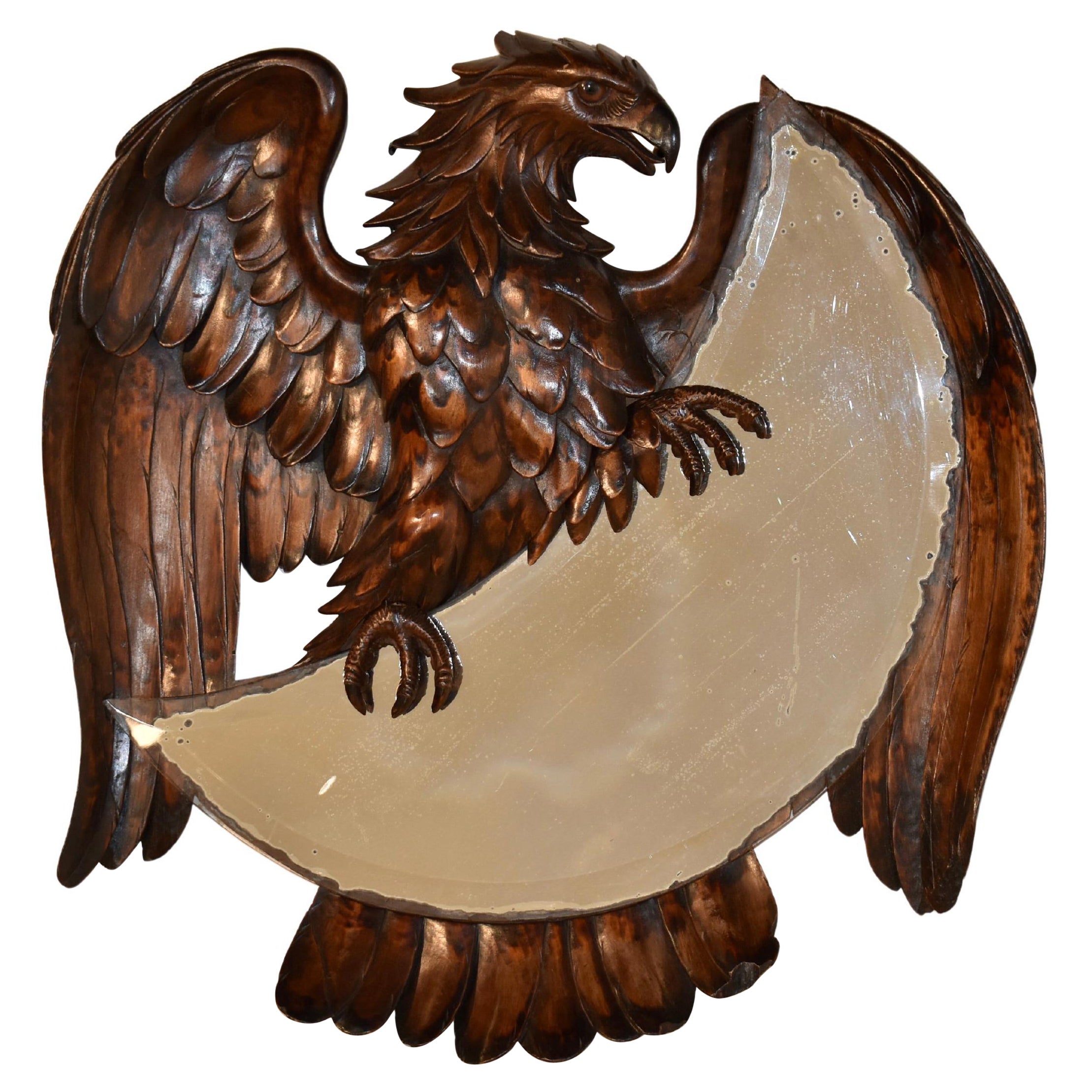 Specchio a forma di aquila intagliato a mano del XIX secolo proveniente dalla Francia