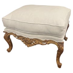 Ottoman du 19ème siècle, sculpté à la main et doré à la main.