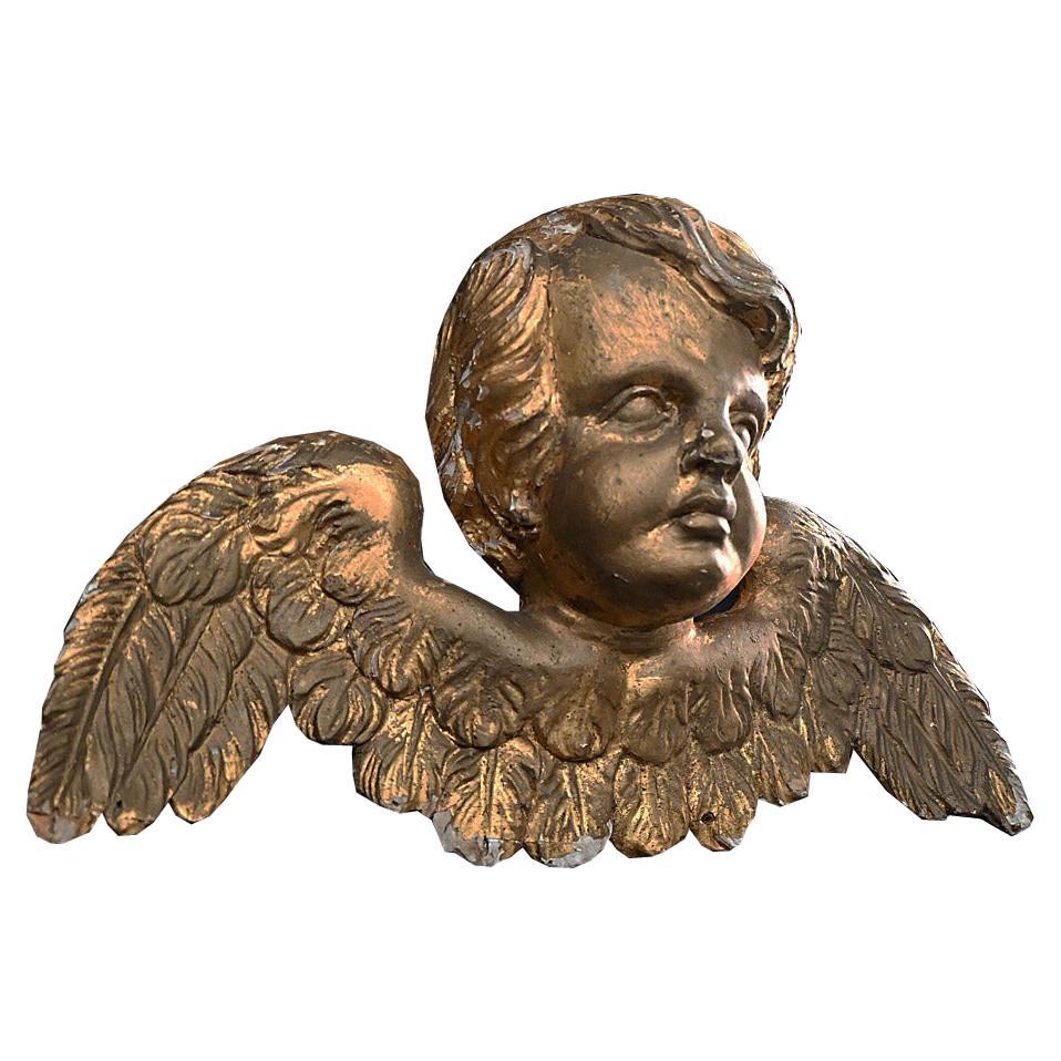 Fragment de chérubin/putti sculpté à la main et doré du 19e siècle  en vente