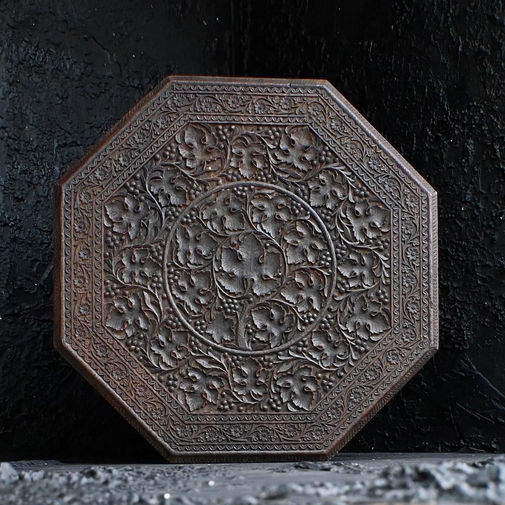 Mesa plegable india del siglo XIX tallada a mano principios del siglo XX en venta