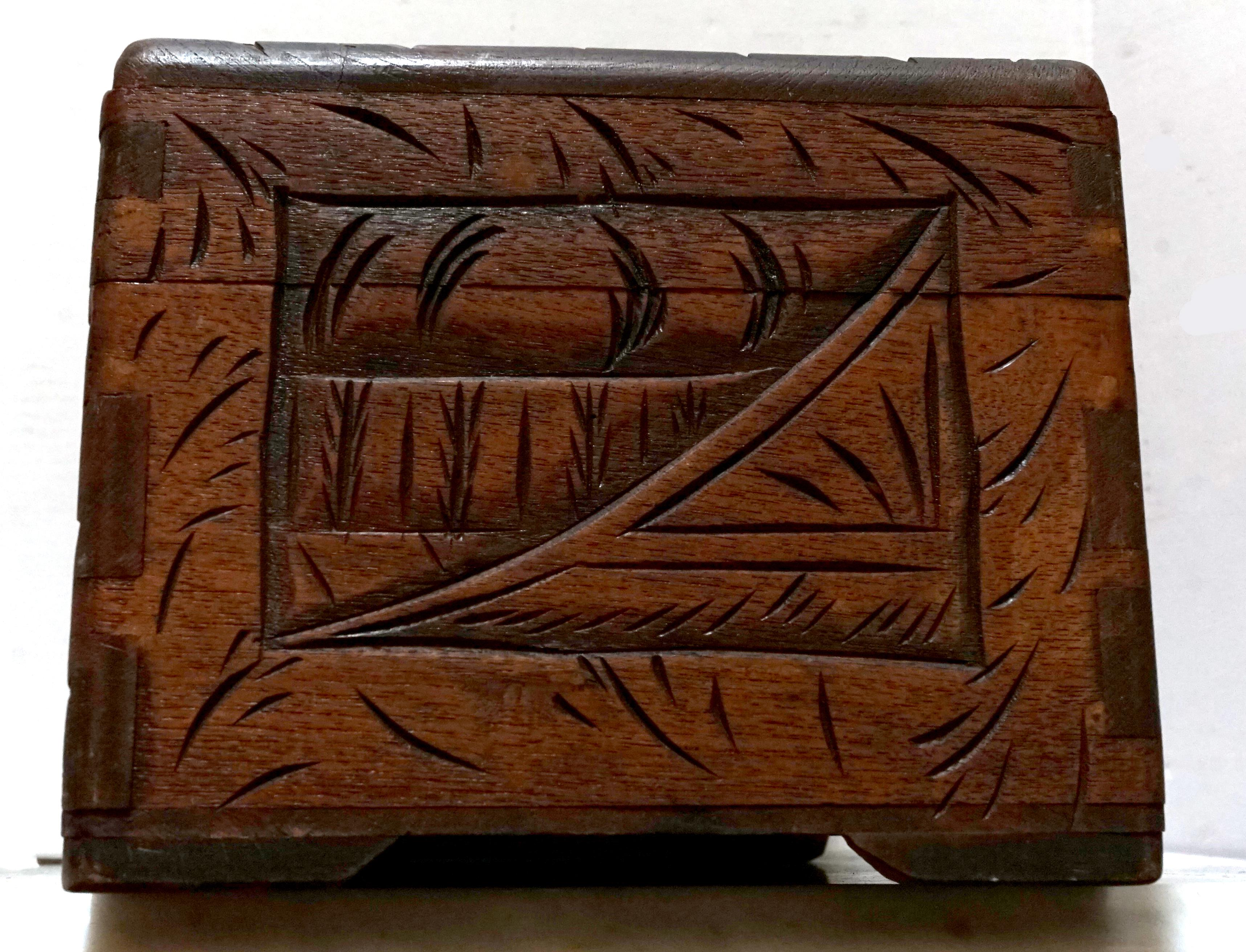 19th Century Hand-Carved Mahogany Chinese Export Humidor For Sale 2