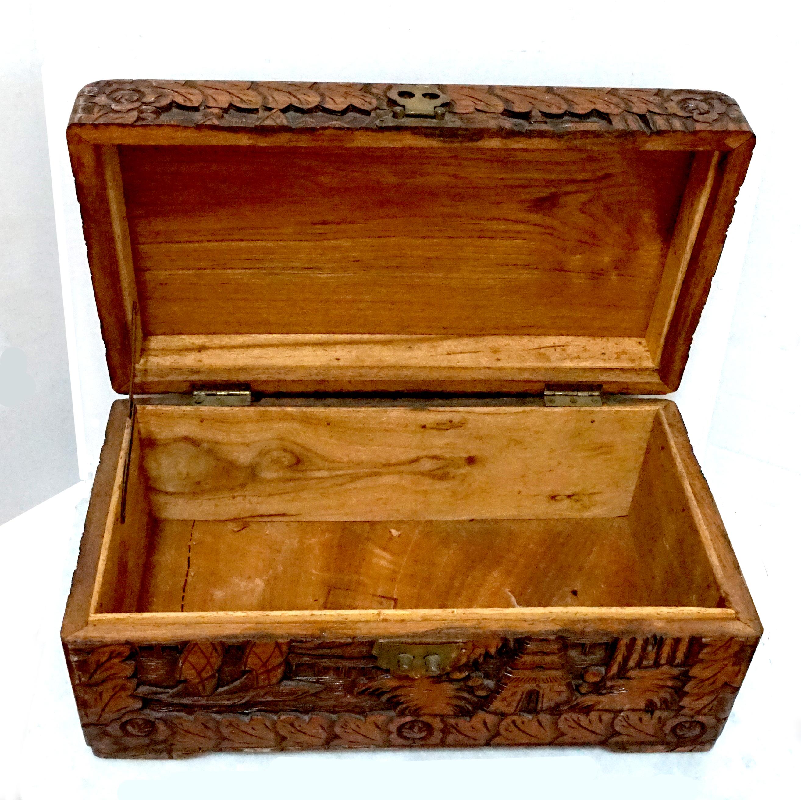 19th Century Hand-Carved Mahogany Chinese Export Humidor For Sale 5