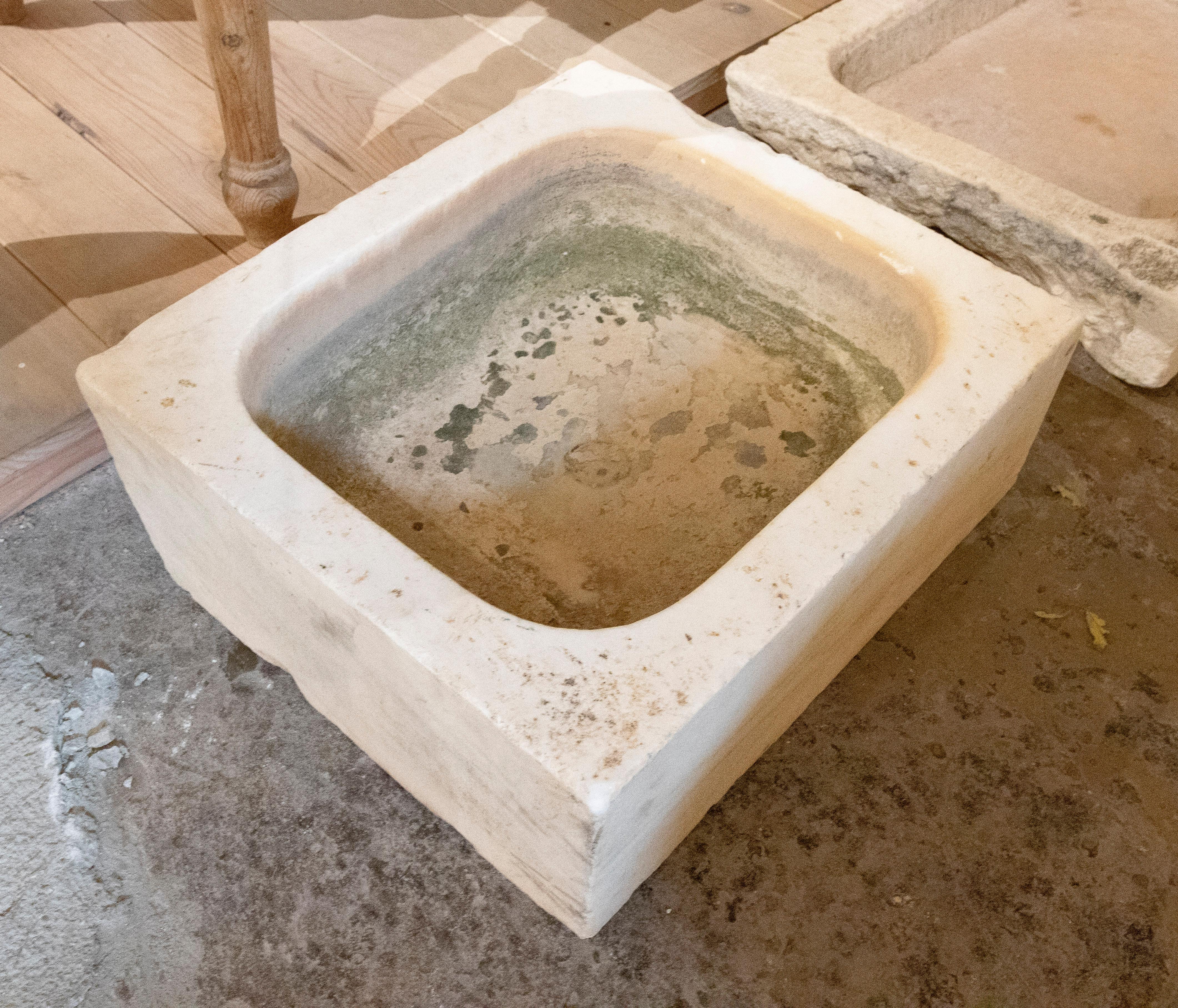 19th Century Hand-Carved Marble Washbasin In Good Condition For Sale In Marbella, ES