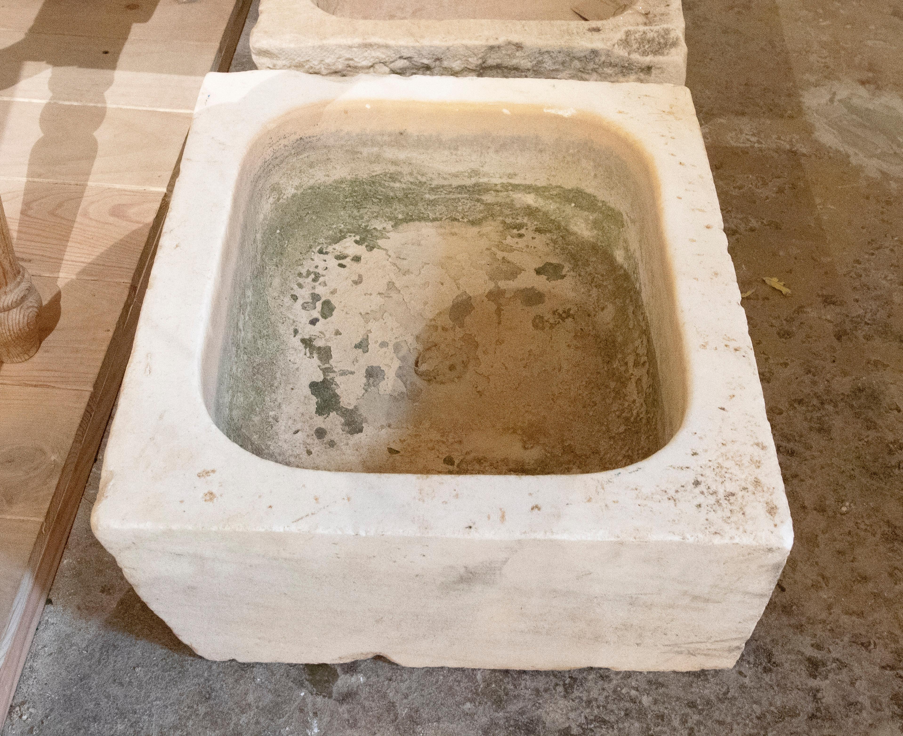 19th Century Hand-Carved Marble Washbasin For Sale 1
