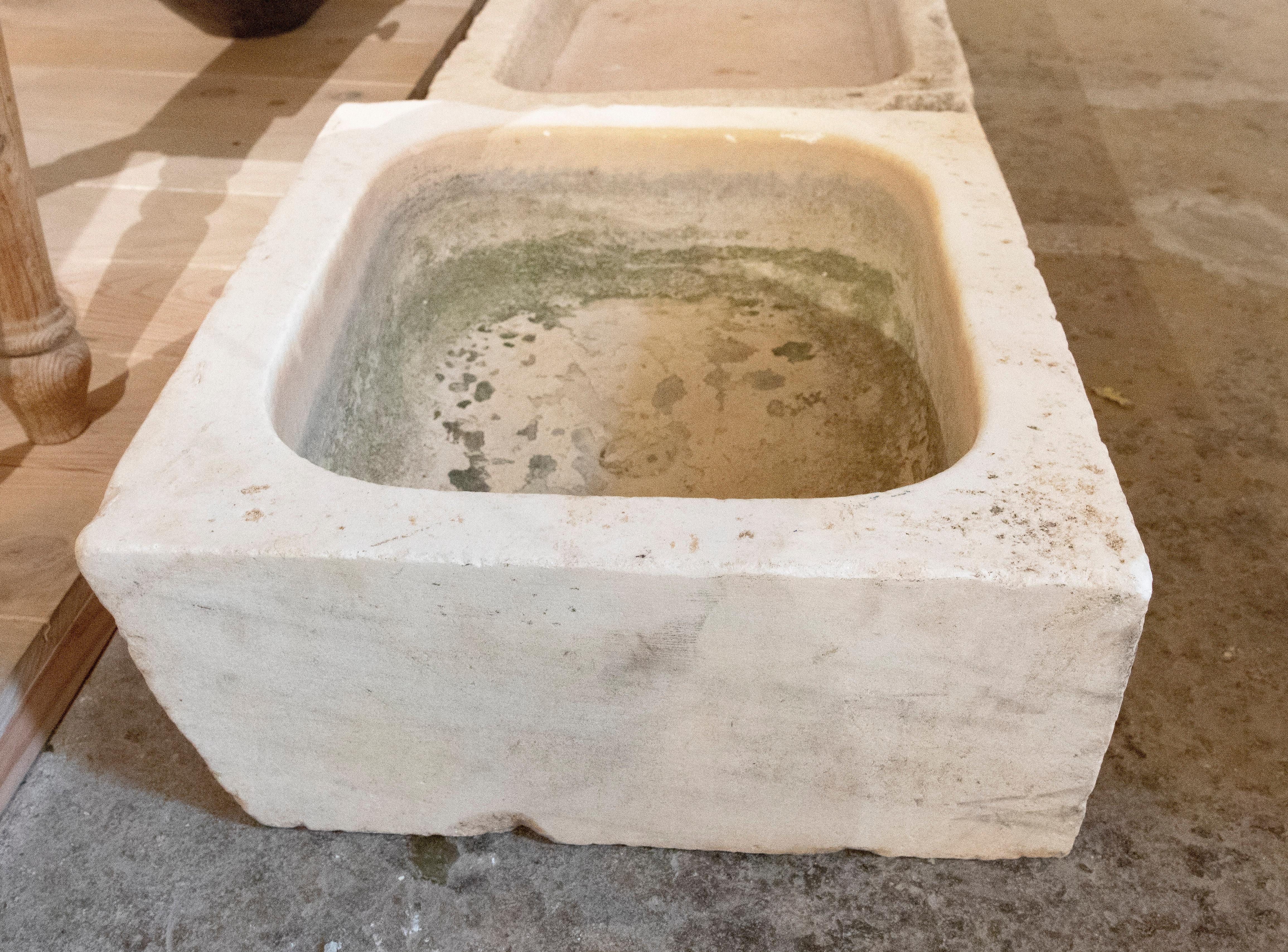 19th Century Hand-Carved Marble Washbasin For Sale 2