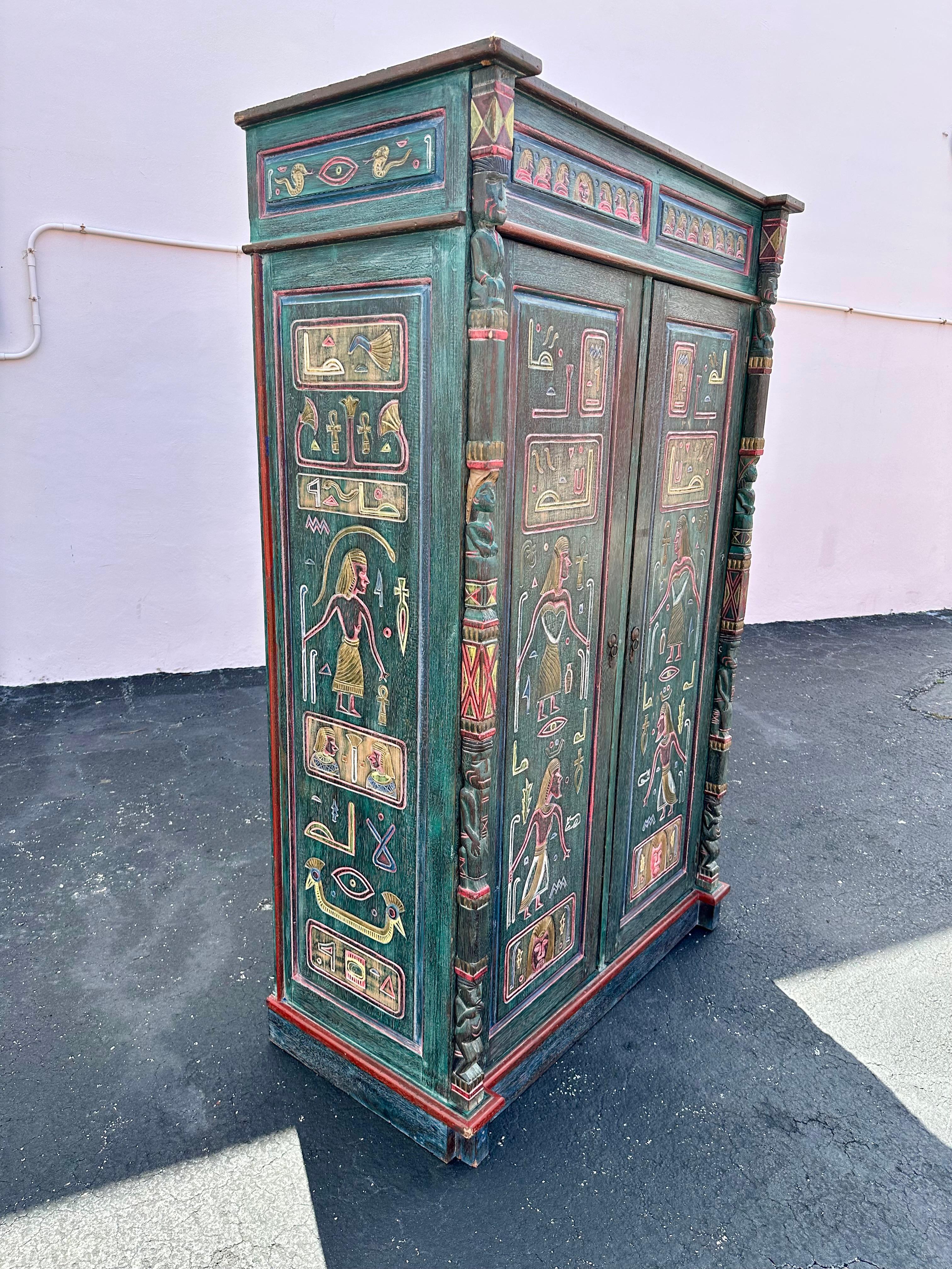 Armadio egiziano dipinto a mano del XIX secolo in Greene & Greene In condizioni buone in vendita a Fort Lauderdale, FL