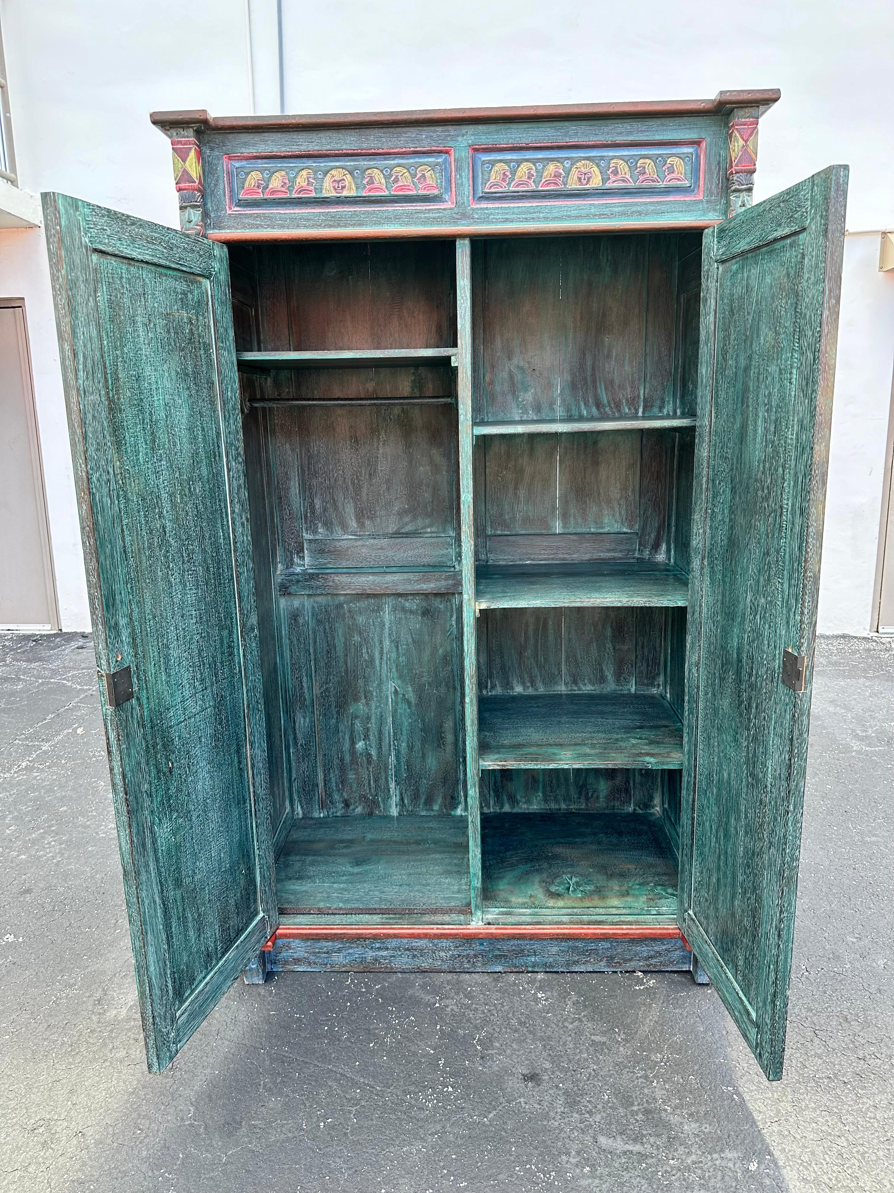 Legno Armadio egiziano dipinto a mano del XIX secolo in Greene & Greene in vendita