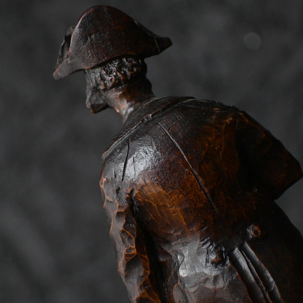 Figure de pirate du 19e siècle sculptée à la main en vente 2