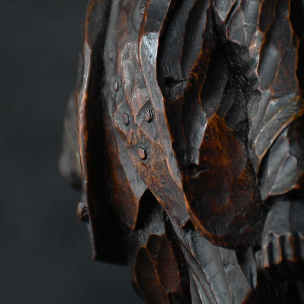 Figure de pirate du 19e siècle sculptée à la main en vente 5