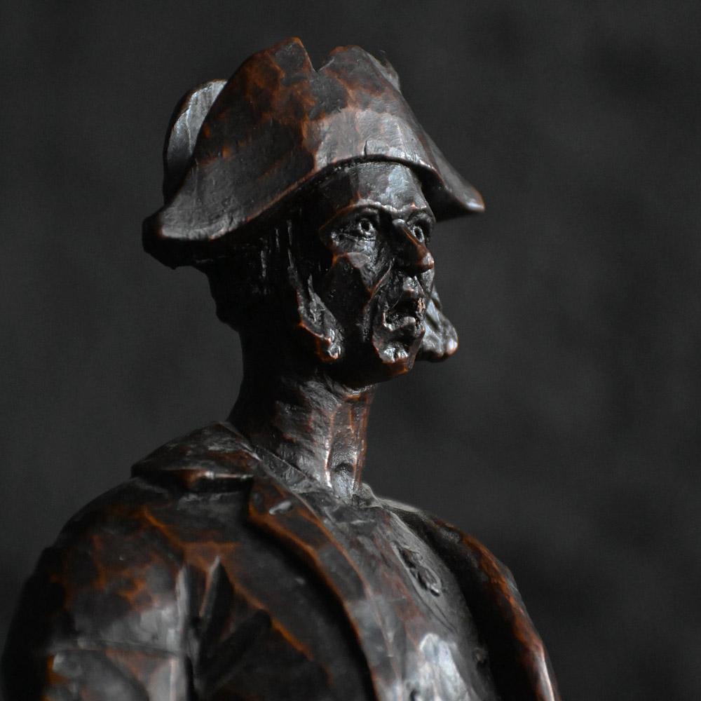 Figure de pirate du 19e siècle sculptée à la main
Dimensions : H 9.5