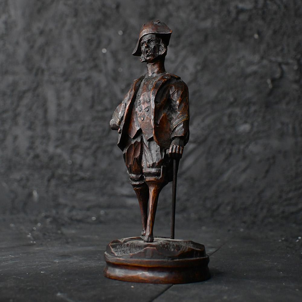 Sculpté à la main Figure de pirate du 19e siècle sculptée à la main en vente