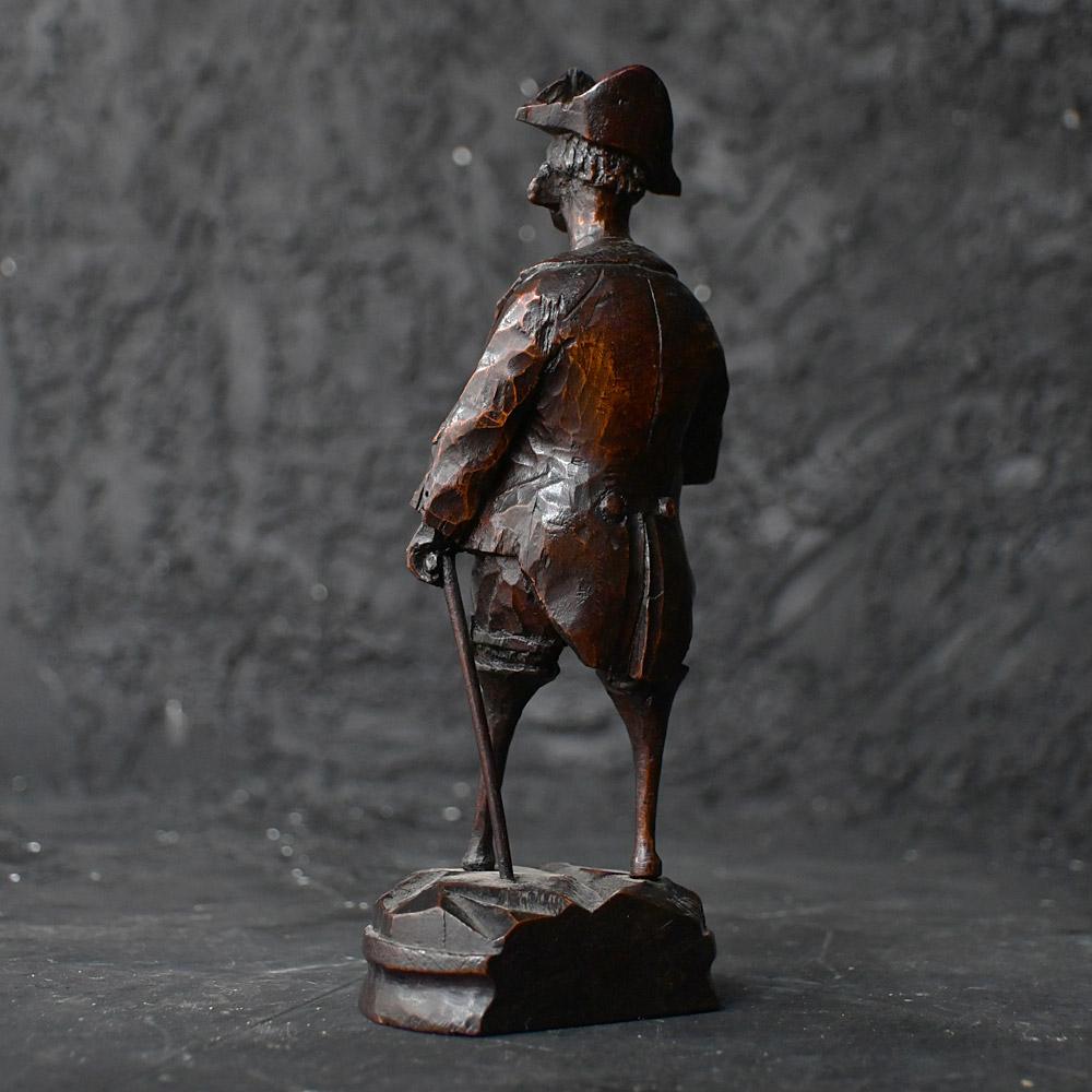 Pin Figure de pirate du 19e siècle sculptée à la main en vente