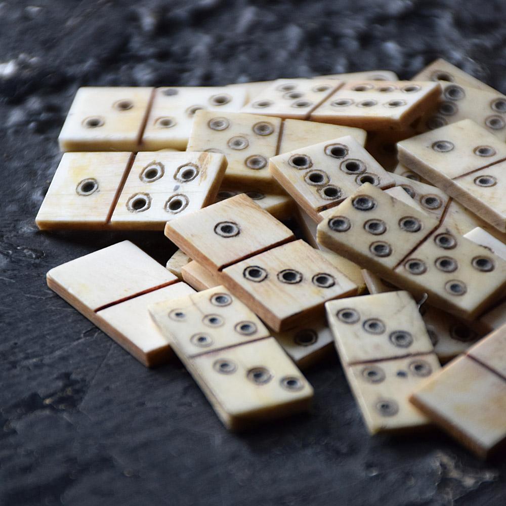 Victorian 19th Century Hand Carved Prisoner of War 'POW' Domino Set For Sale