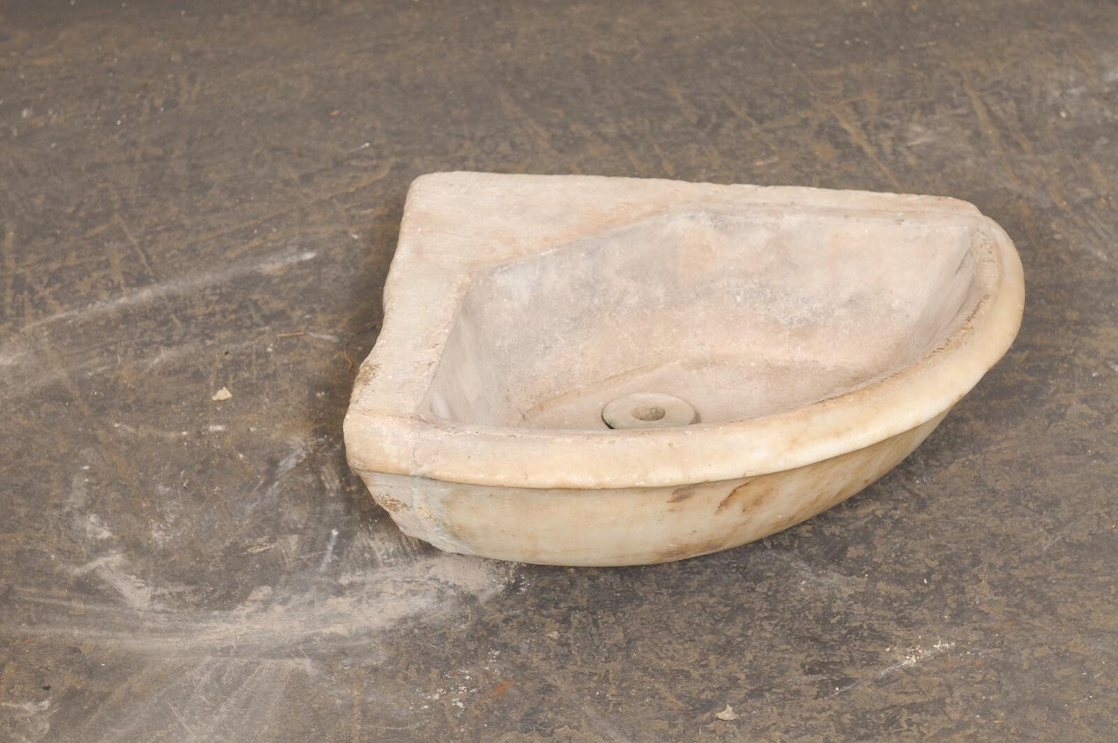 Espagnol Évier d'angle en pierre du XIXe siècle, sculpté à la main, provenant d'Espagne en vente