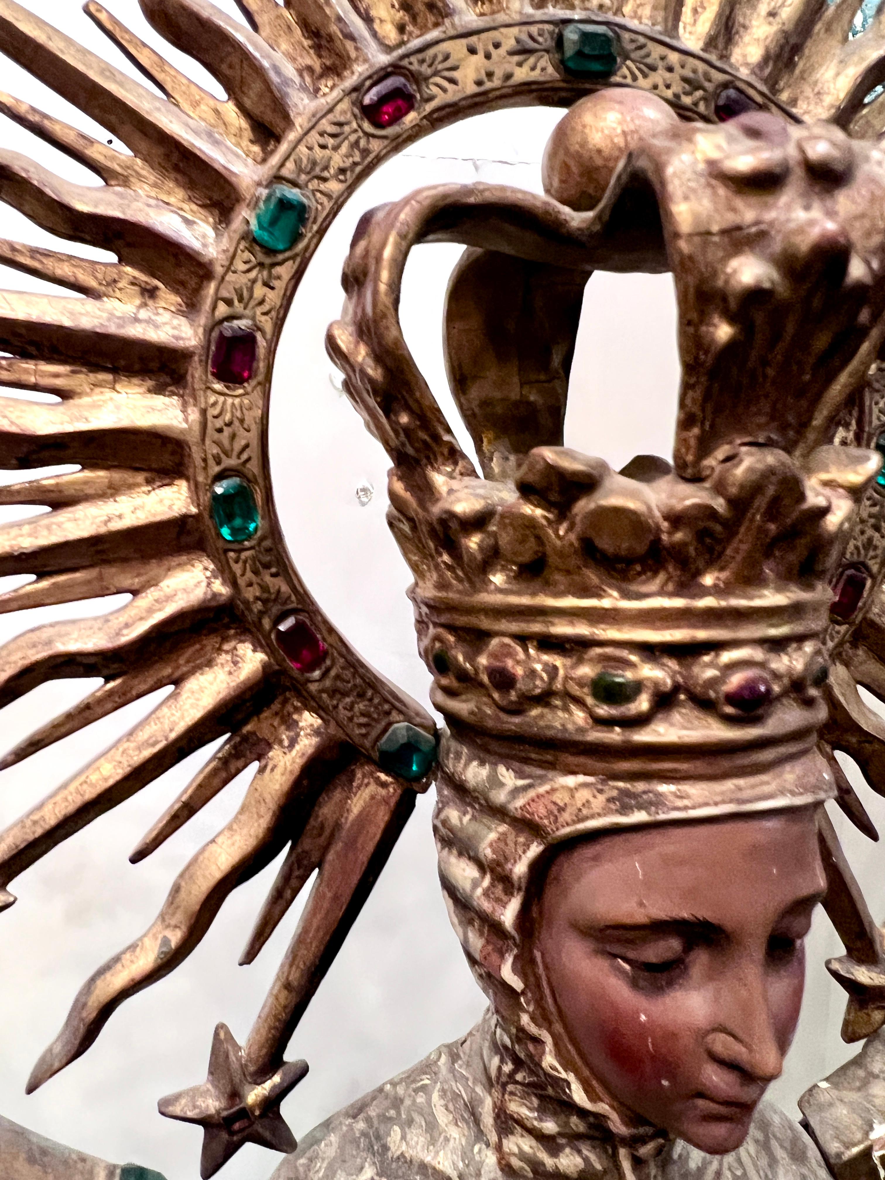 « Virgen de Atocha », sculpté à la main au 19ème siècle, avec bijoux et chérubins incrustés en vente 4