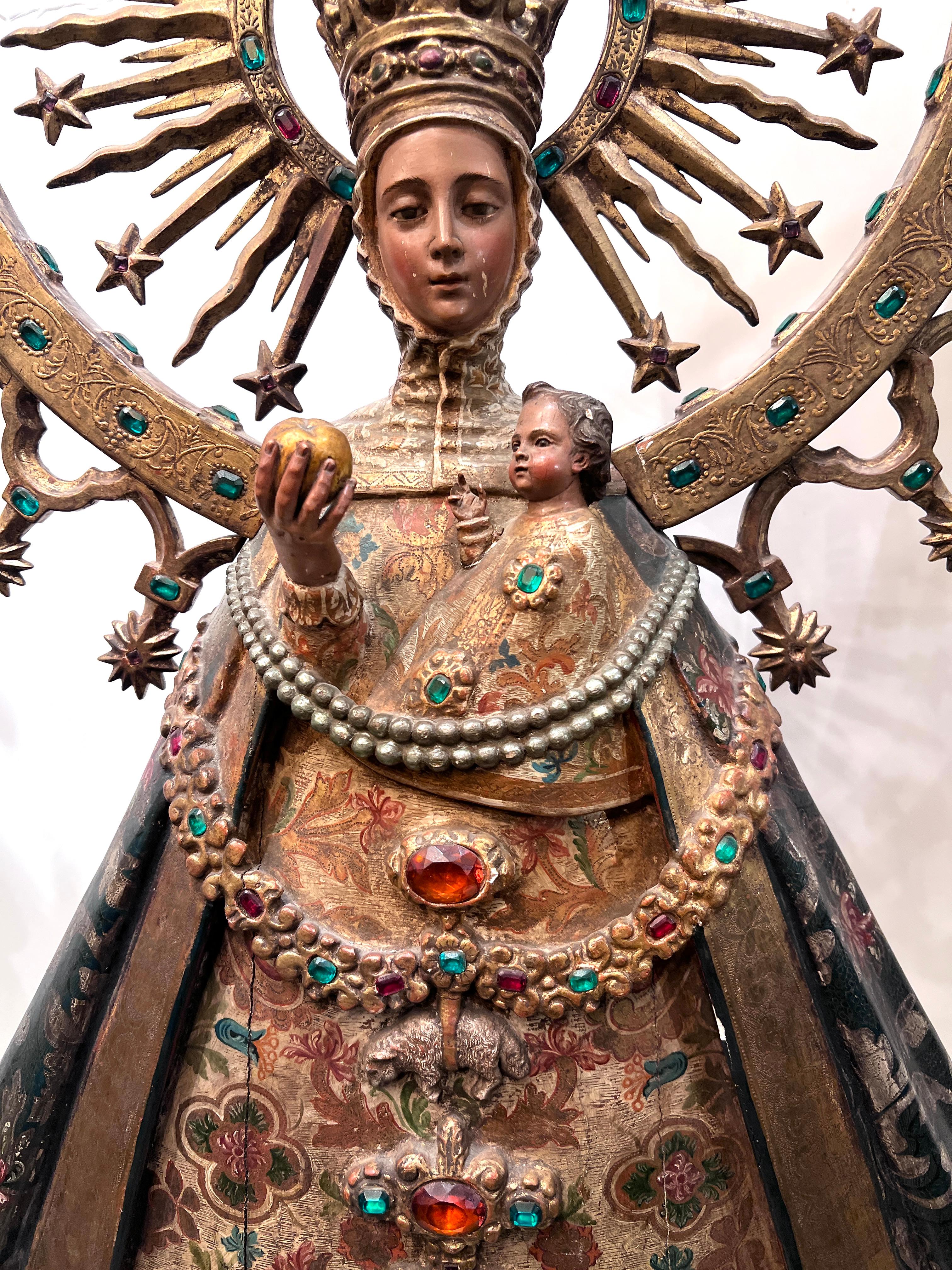 « Virgen de Atocha », sculpté à la main au 19ème siècle, avec bijoux et chérubins incrustés en vente 1