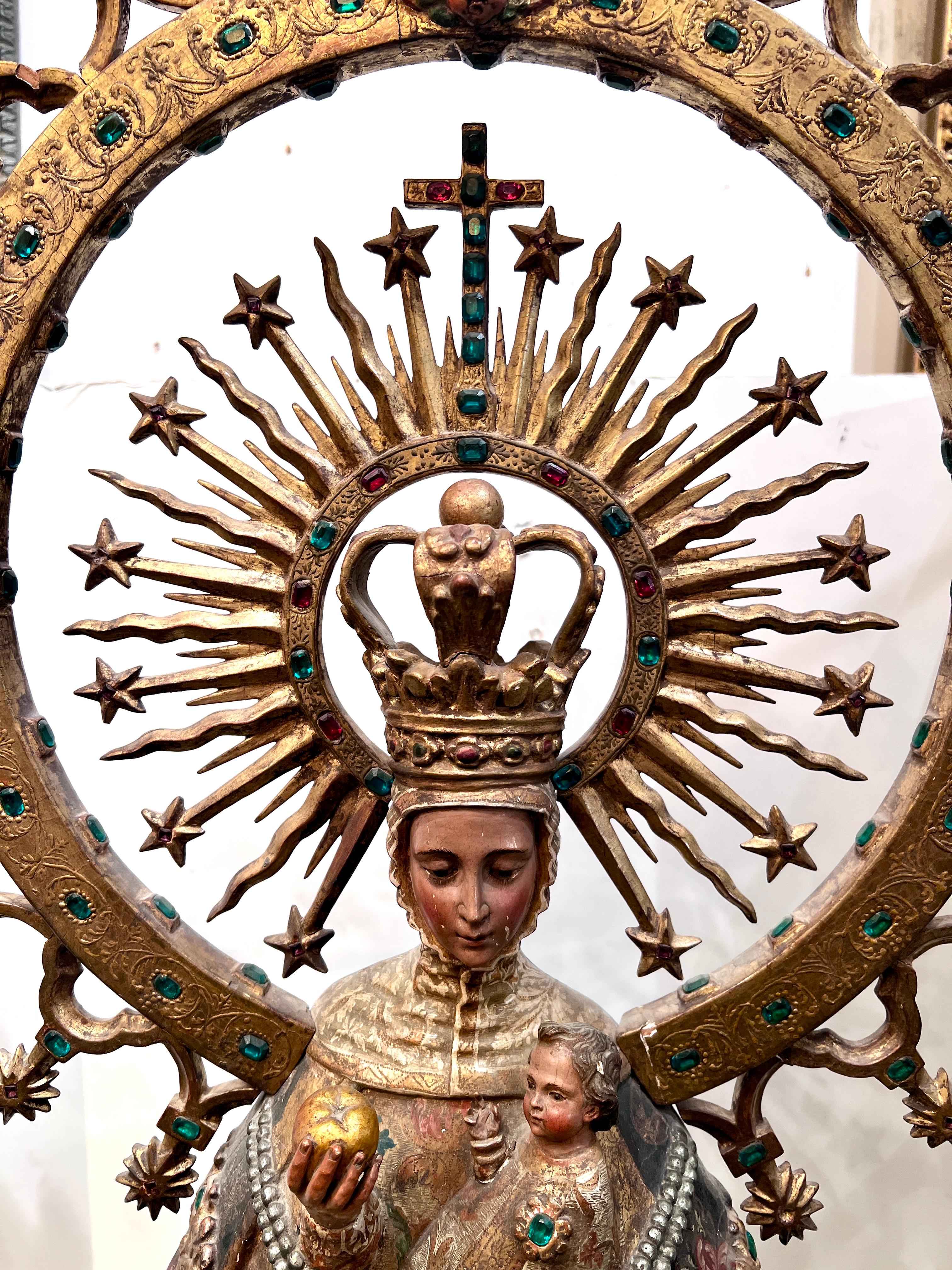 « Virgen de Atocha », sculpté à la main au 19ème siècle, avec bijoux et chérubins incrustés en vente 2