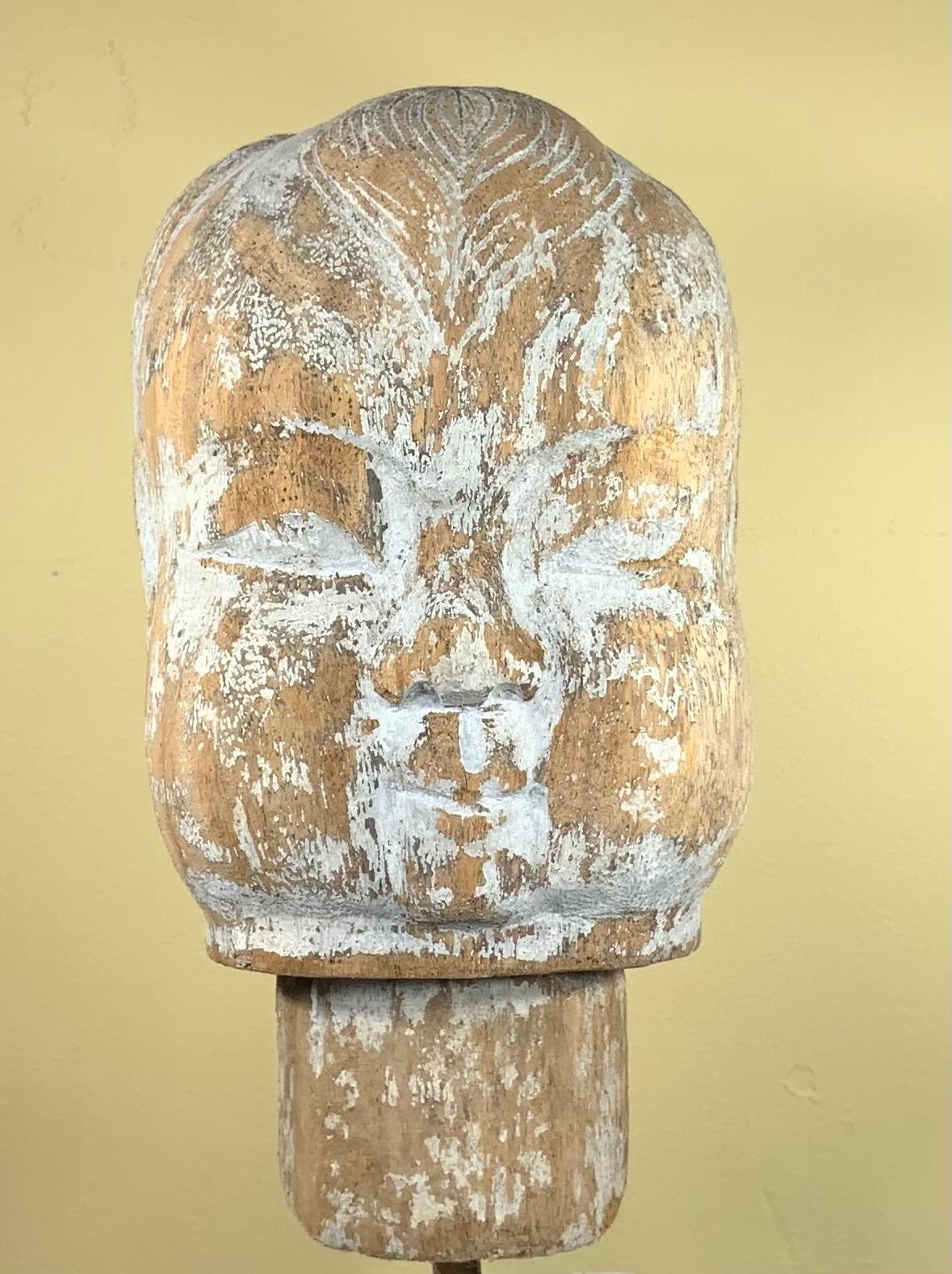 Visage de moine en bois sculpté à la main au 19e siècle en vente 4