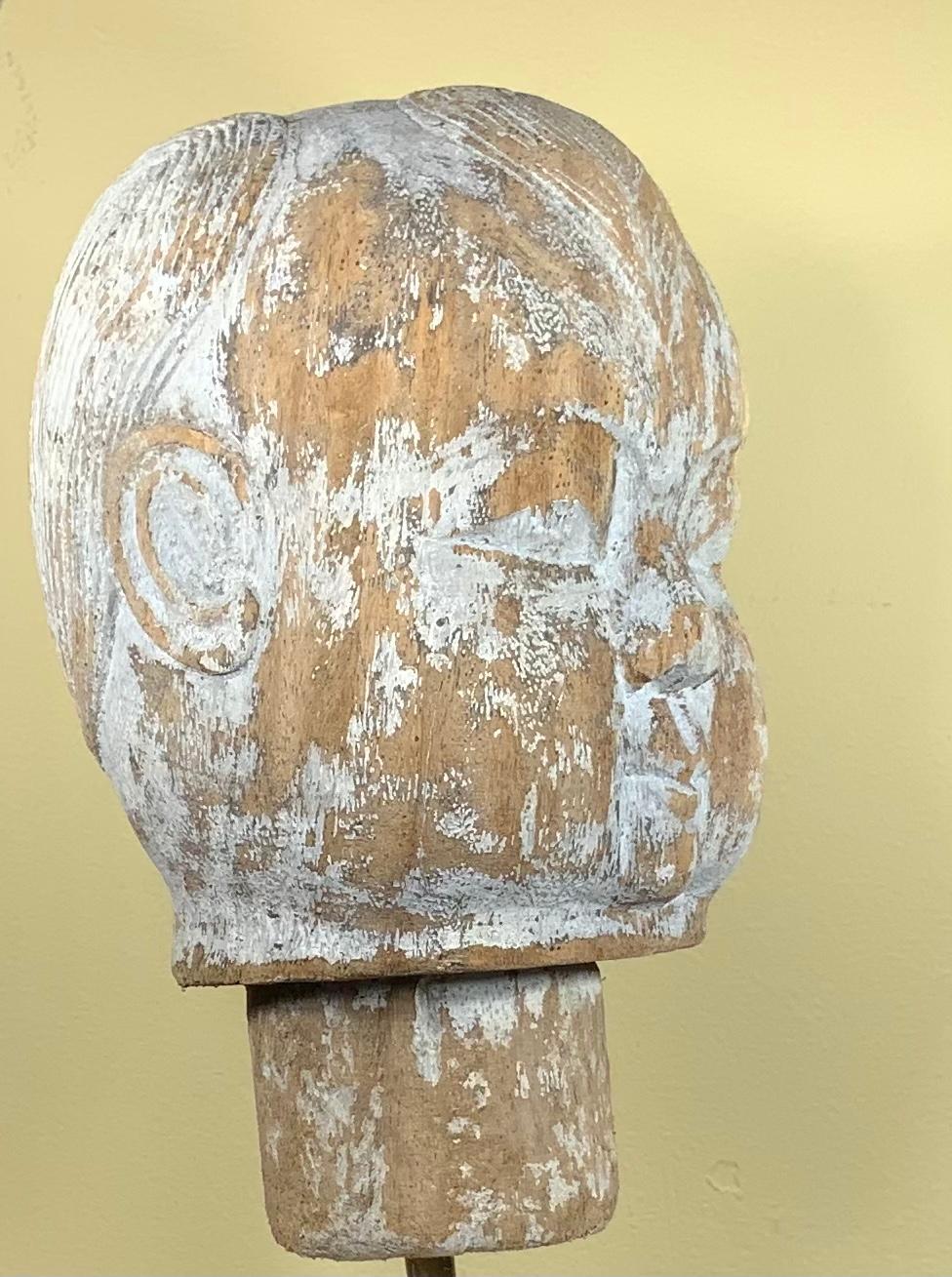 Visage de moine en bois sculpté à la main au 19e siècle en vente 1