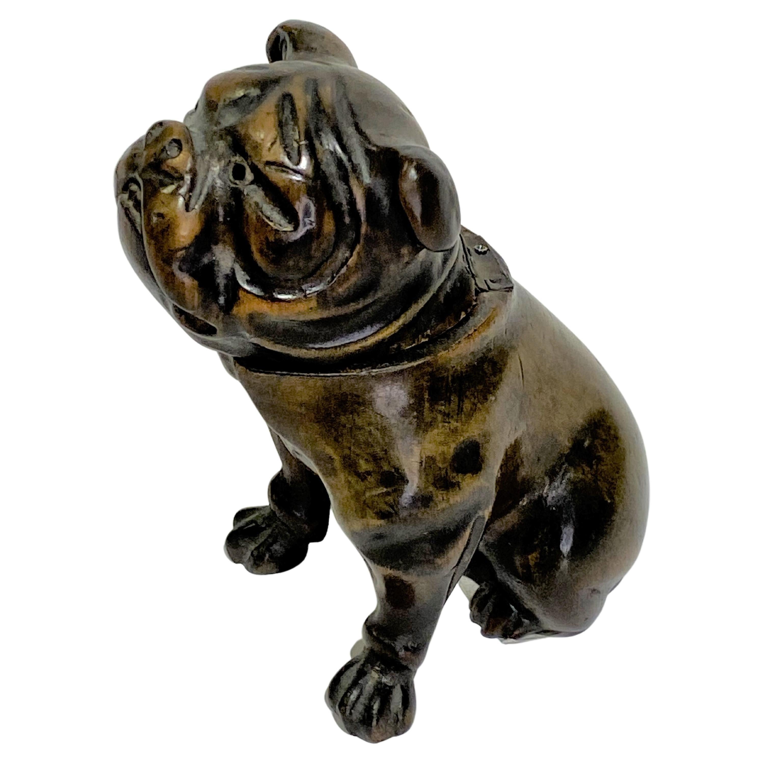 Encrier en bois sculpté à la main du 19ème siècle représentant un bulldog, Angleterre  en vente