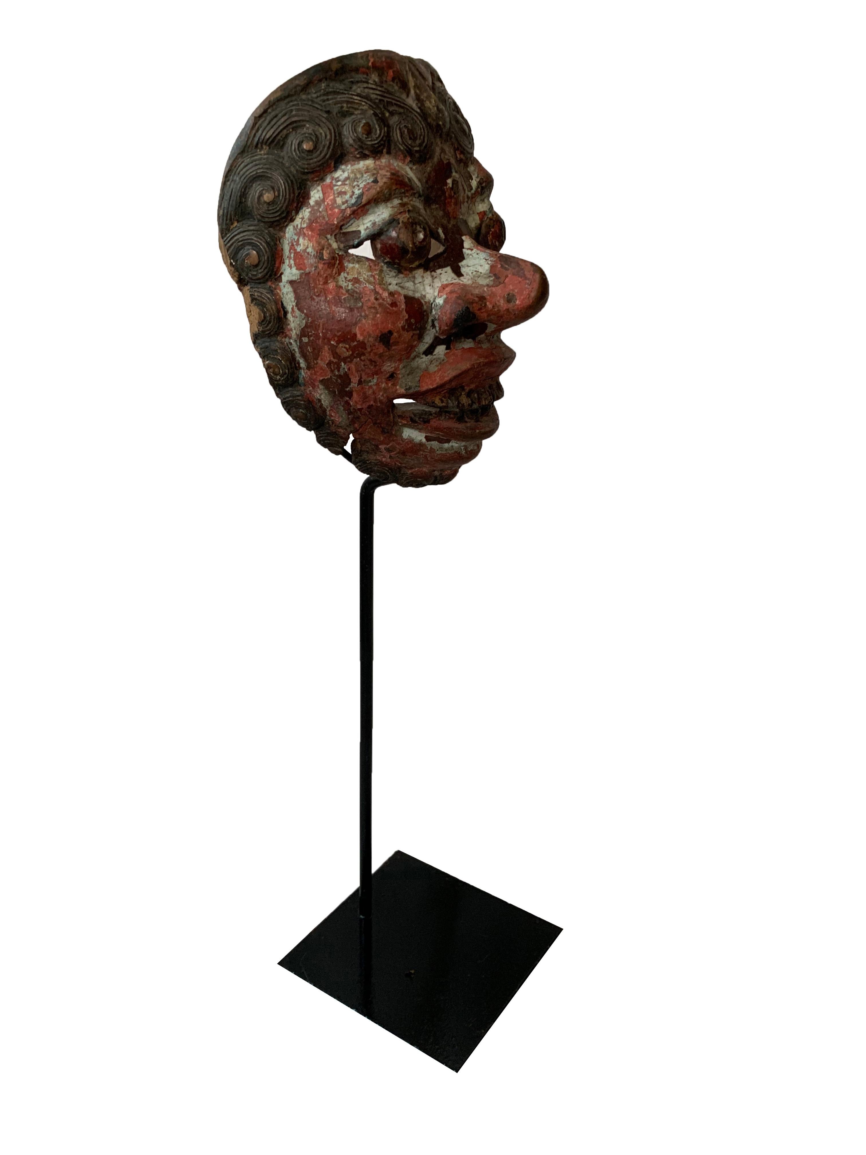 Handgeschnitzte Javanische Wayang Topeng Theatermaske aus Holz, Indonesien, 19. Jahrhundert (Sonstiges) im Angebot