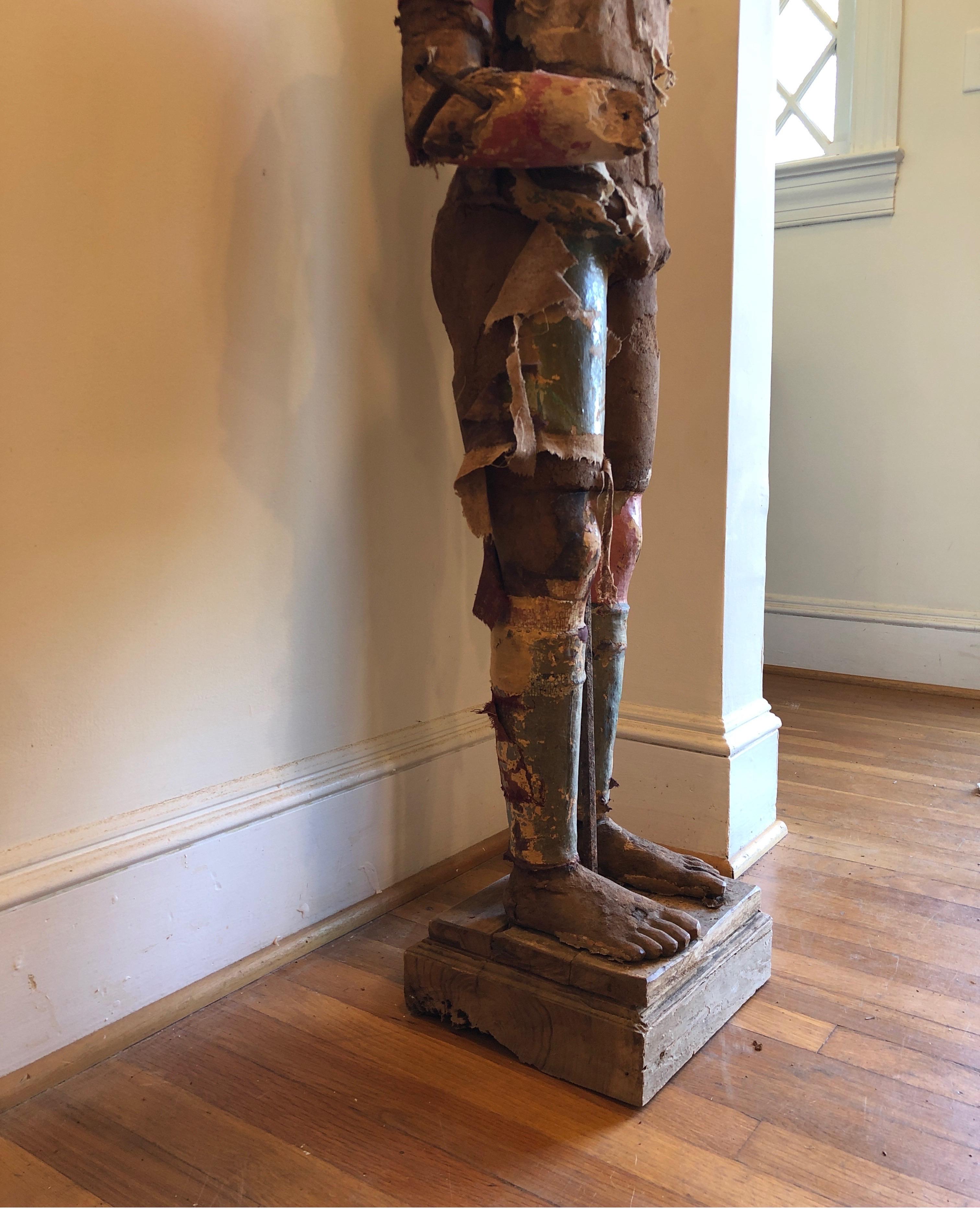 Indien Figurine indienne à grande échelle en bois sculpté à la main du 19e siècle en vente