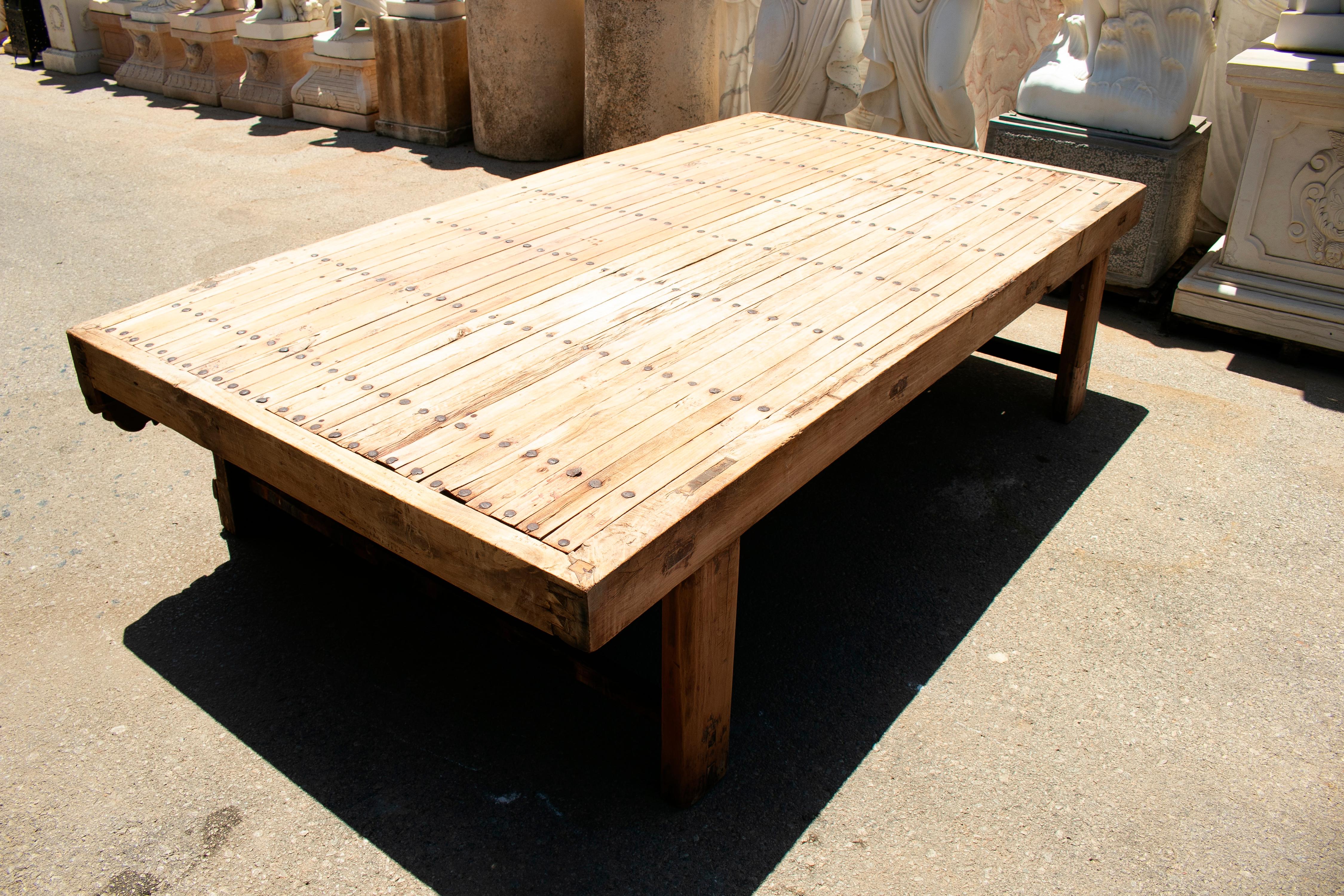 19th Century Hand Carved Wooden Oriental Coffee Table In Good Condition In Marbella, ES