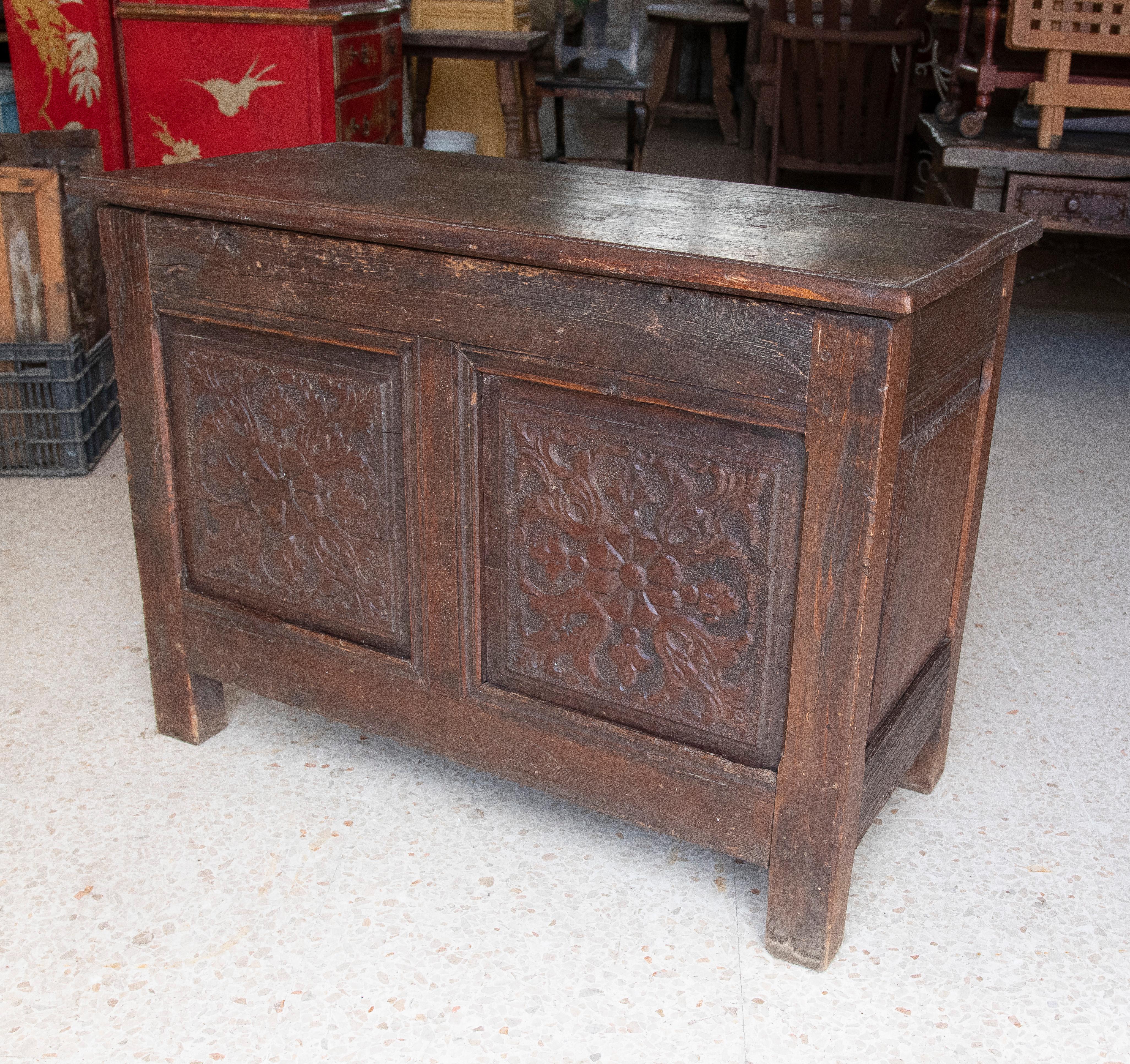 19th Century Hand-Carved Wooden Trunk For Sale 1