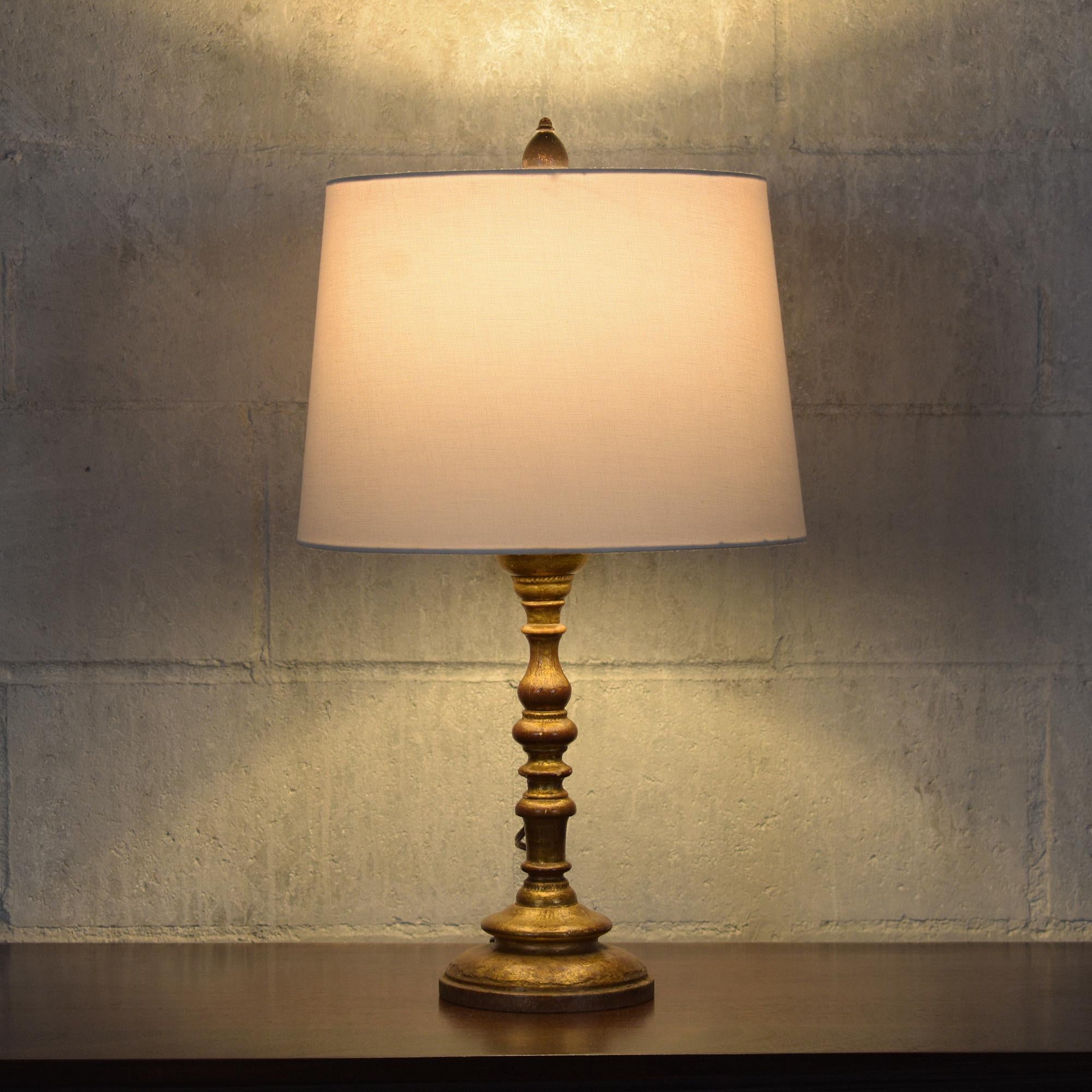 Neoclassical 19th-Century Hand-Crafted Giltwood Table Lamp with New Off-White Shade