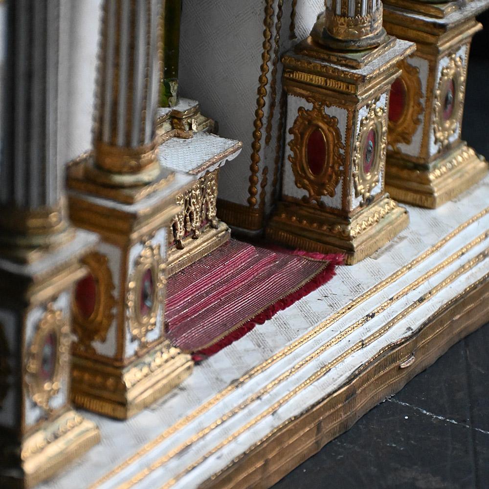 Handgefertigtes Modell eines Kirchenaltar-Dioramas aus dem 19.  im Angebot 4