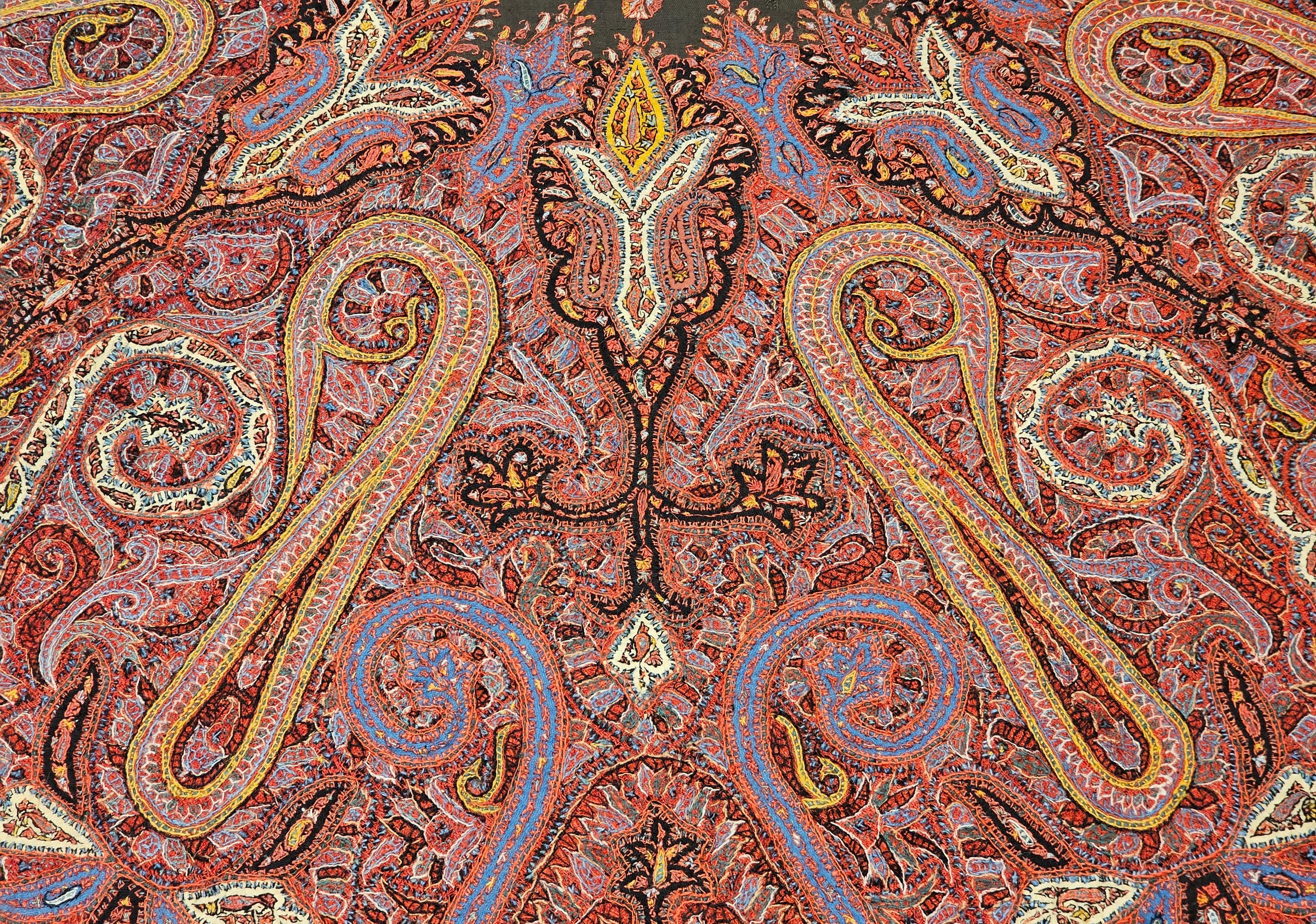 Handbestickter Kaschmiri-Schal aus dem 19. Jahrhundert in Ziegelrot, Schwarz und Blau im Angebot 2
